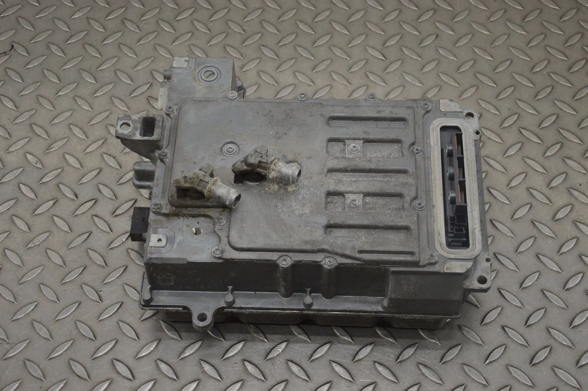 Porsche Taycan инвертор 9J1907123F Inverter PORSCHE TAYCAN (2019-...)

...