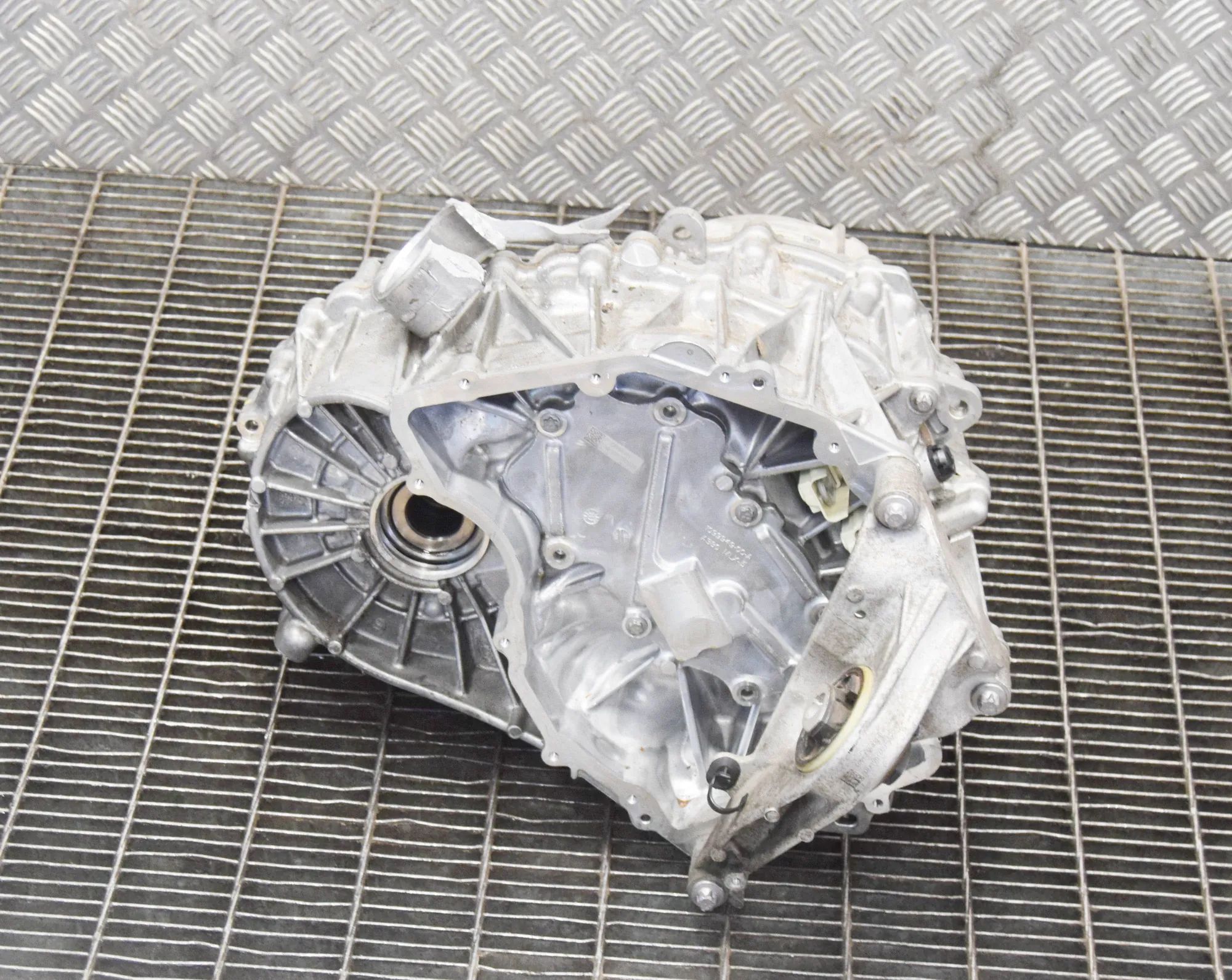 Tesla Model S Electric motor EV 1090748-02-G, 1120960-00-F Electric motor EV TE...
