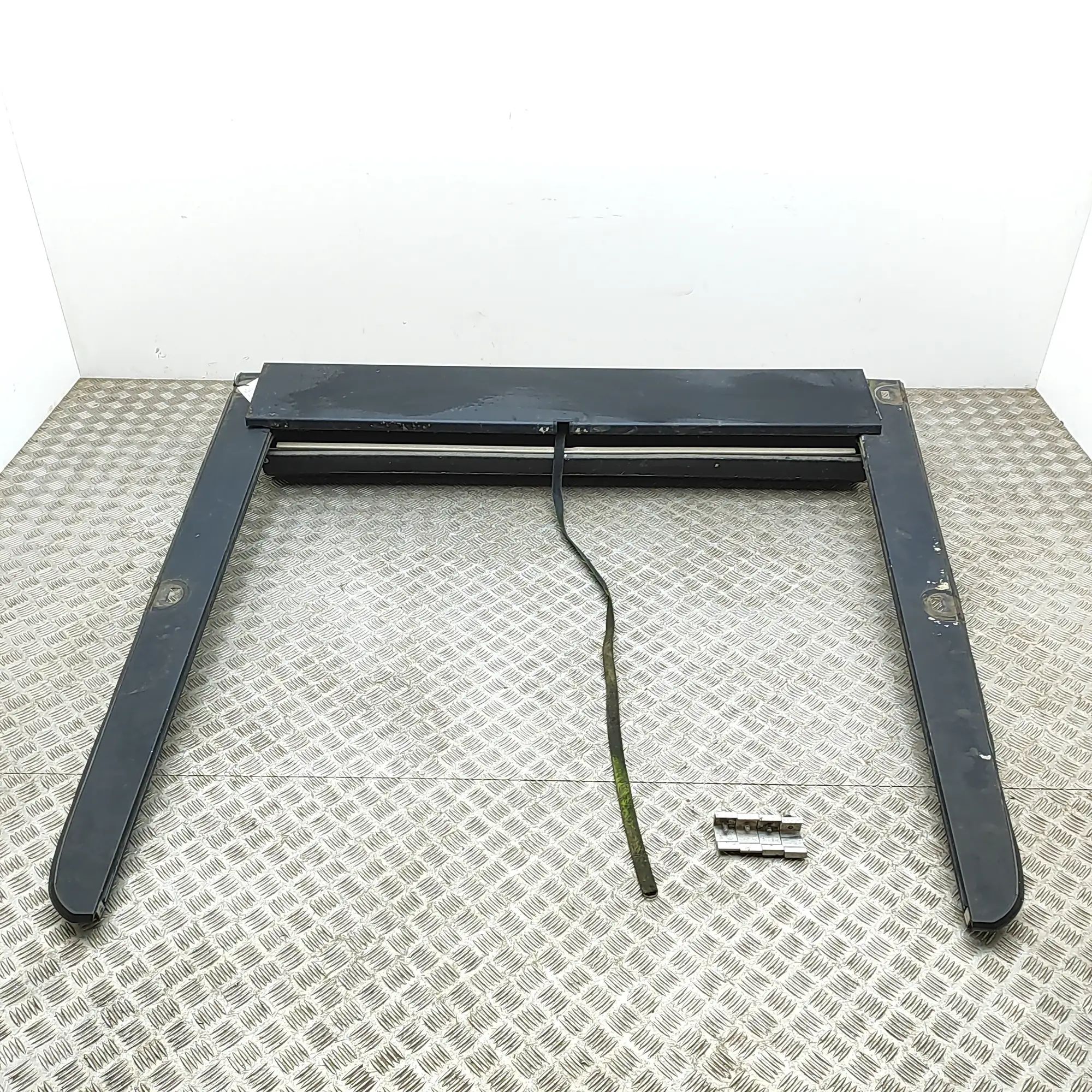Volkswagen Amarok Boot Sliding Parcel Shelf Boot Sliding Parcel Shelf VW AMAROK (2H_, S1B) ...