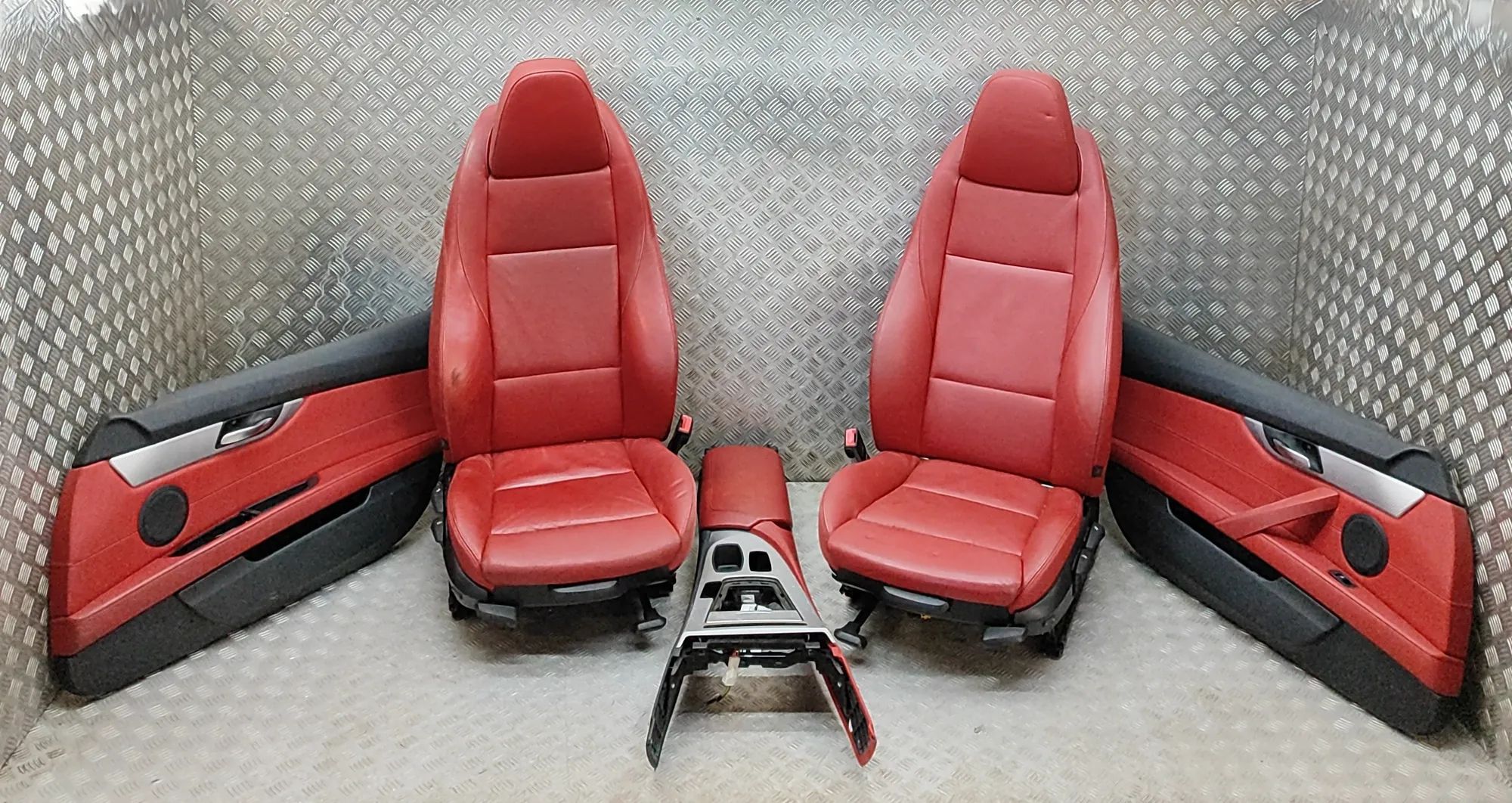 BMW Z4 (E89) Interior Seats W/ Door Cards Kit 7213915, 7213905, 7213906, 9181477, 7229239, 72...