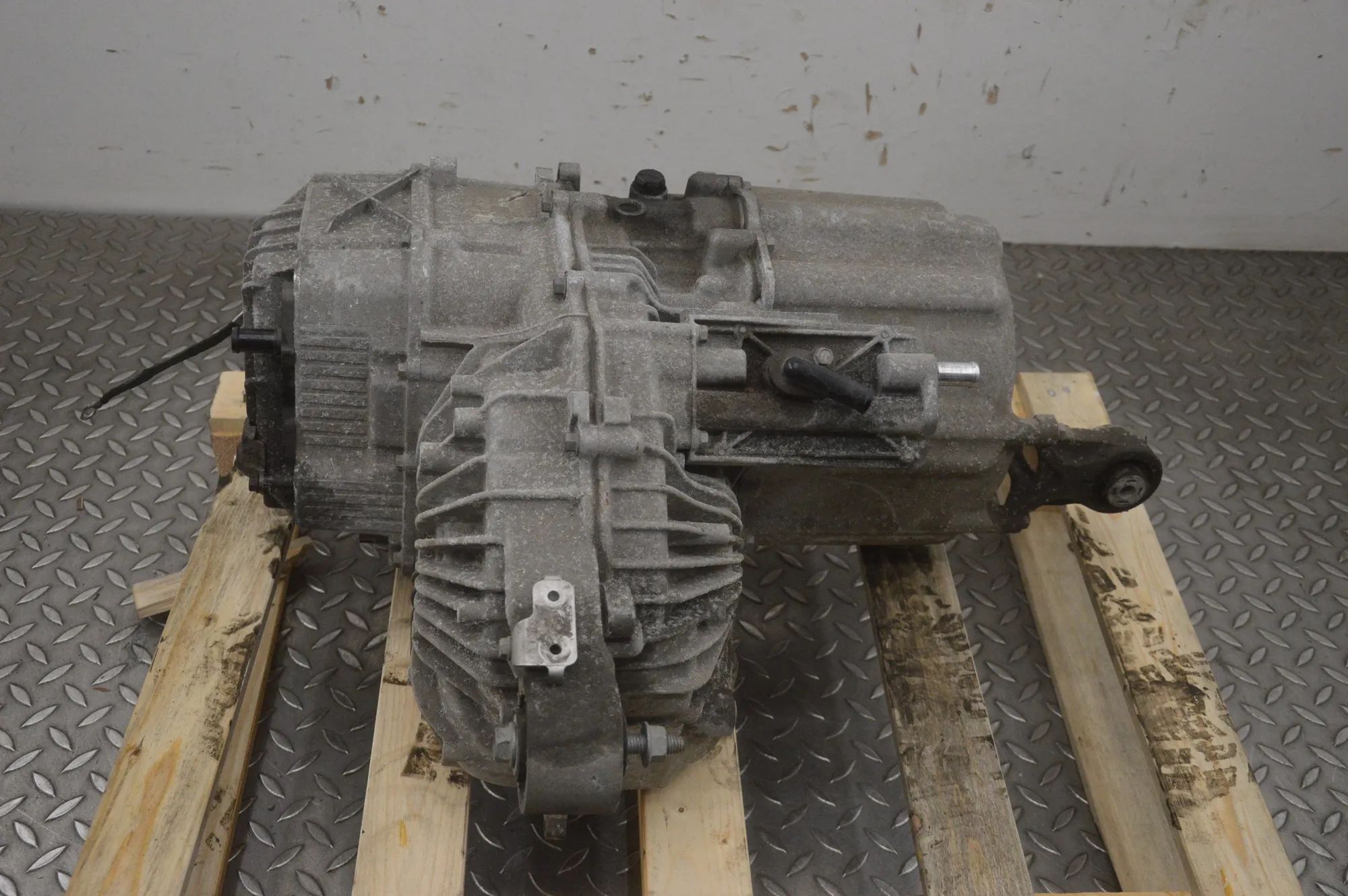 Tesla Model S Electric motor EV 1037367-01-A, 1037000-00-F Electric motor EV TE...