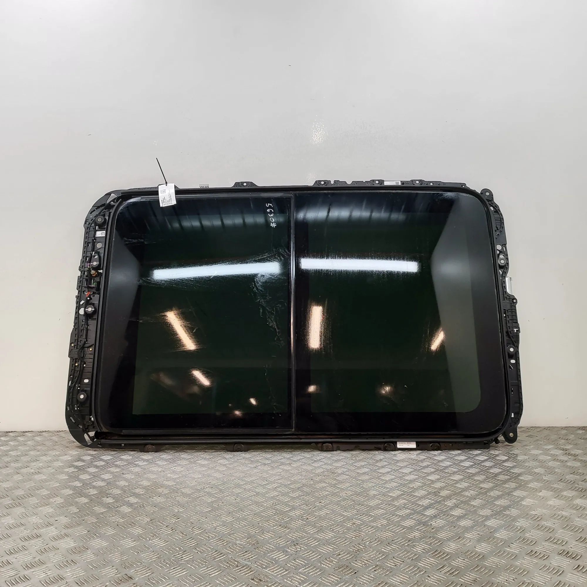 Volkswagen Tayron Люк на крыше 3J0877055B, 3J0877056B, 3J0877041C Sunroof VW T...