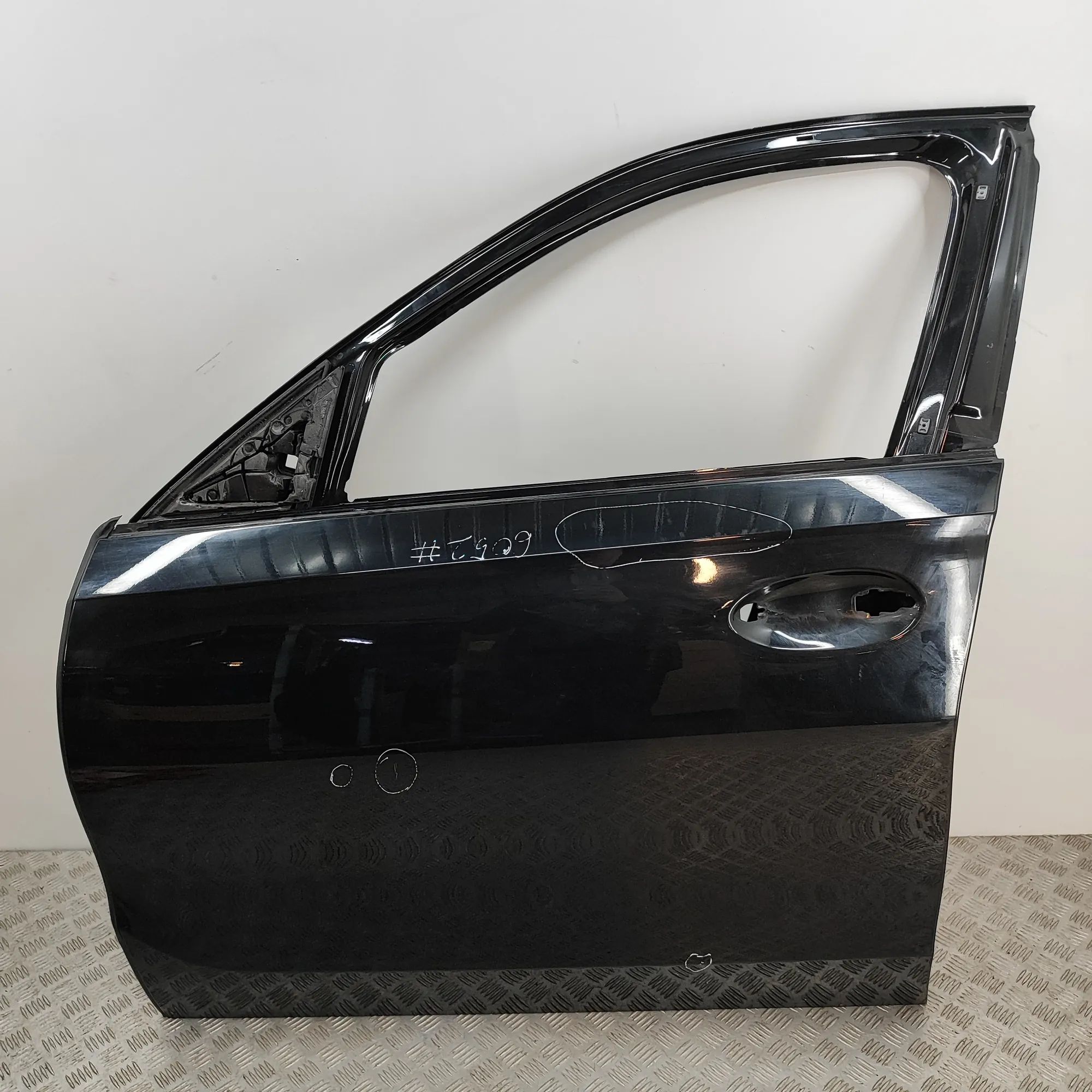 BMW X6 (G06) Front Left Door 8497441 Front Left Door BMW X6G06 (2019-...)

P...