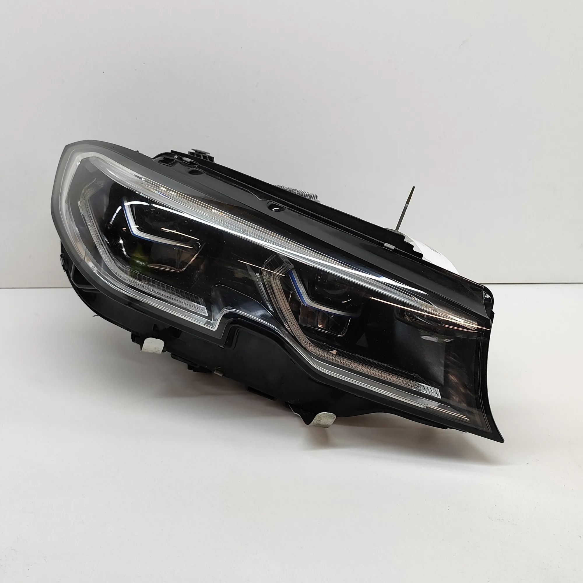 BMW 3 (G20 / G21) Front Right Headlight 030110623609, 9481708 Front Right Headlight BMW...