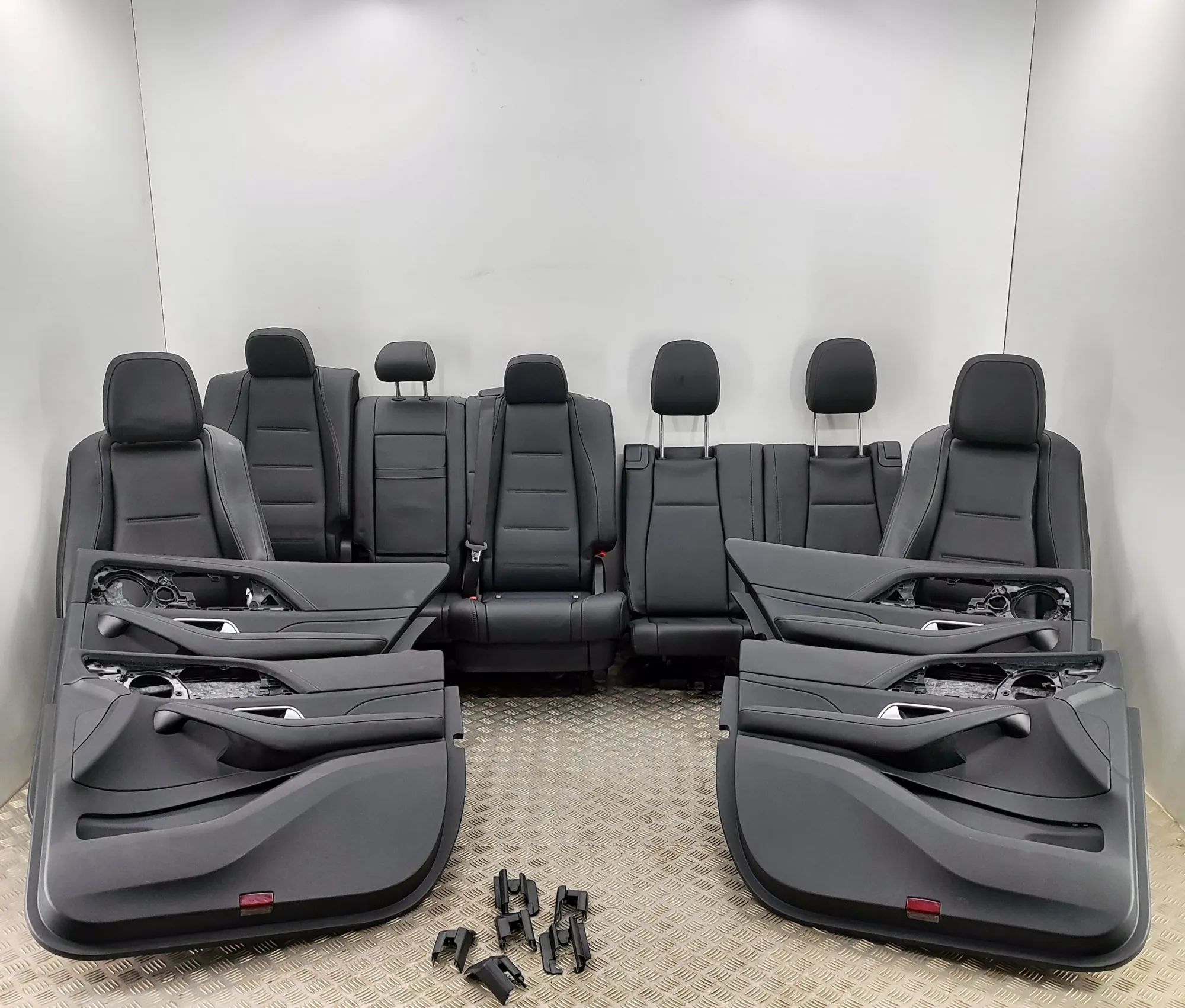 Mercedes-Benz GLE (W167) Interior Seats W/ Door Cards Kit A1677372701, A1677372901, A1677276400, A1677373...