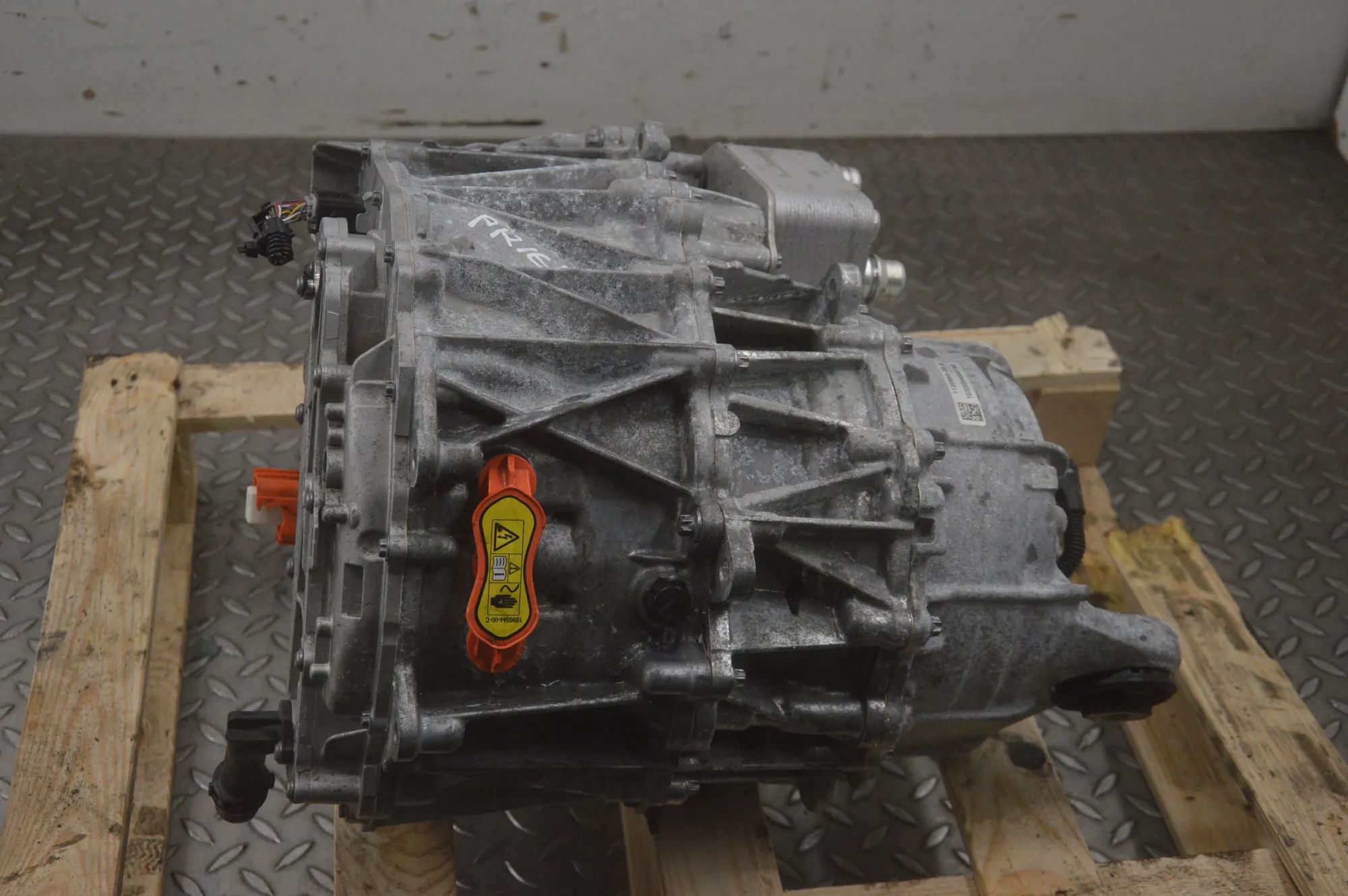 Tesla Model Y Electric motor EV 1085693-20-F, 1096215-00-C, 1561072-00-A, 15610...