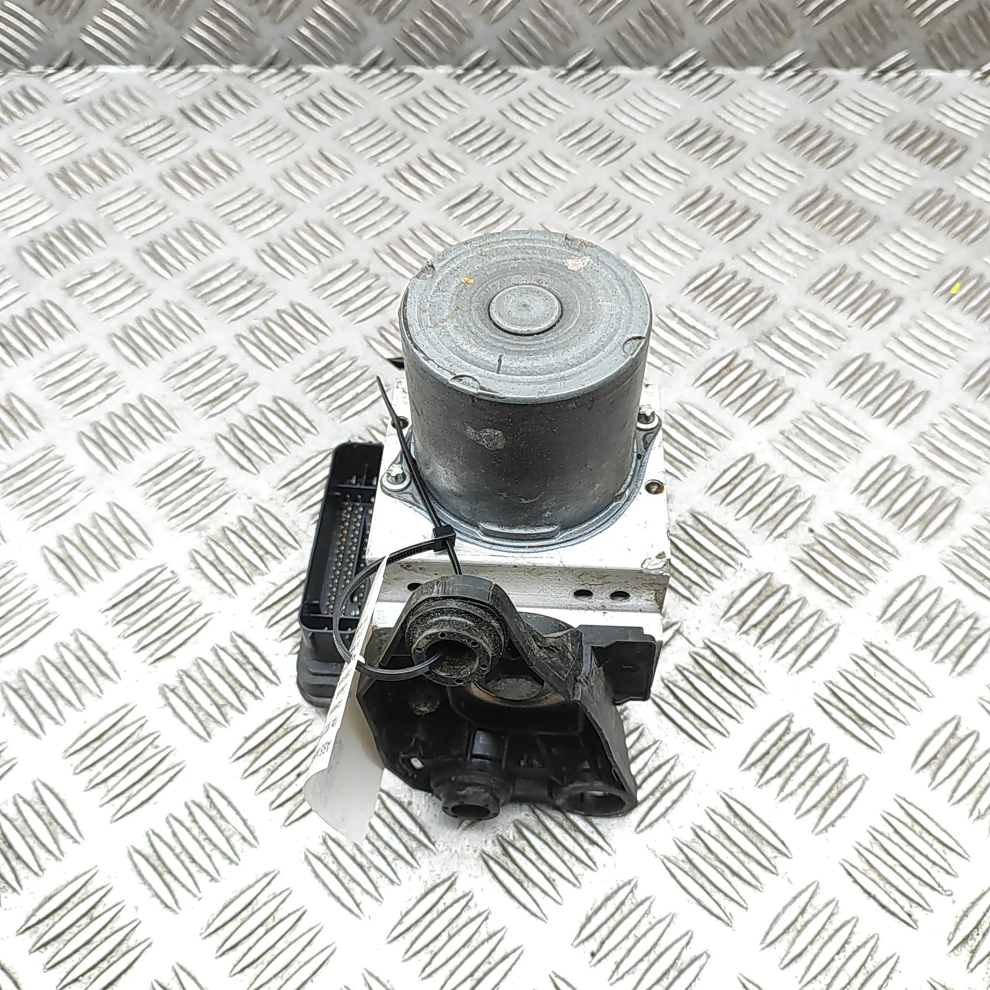 Audi A5 (B9) ABS Hydraulipumppu 8W0907379D, 0265956312, 0265256303, 8W0614517, ...