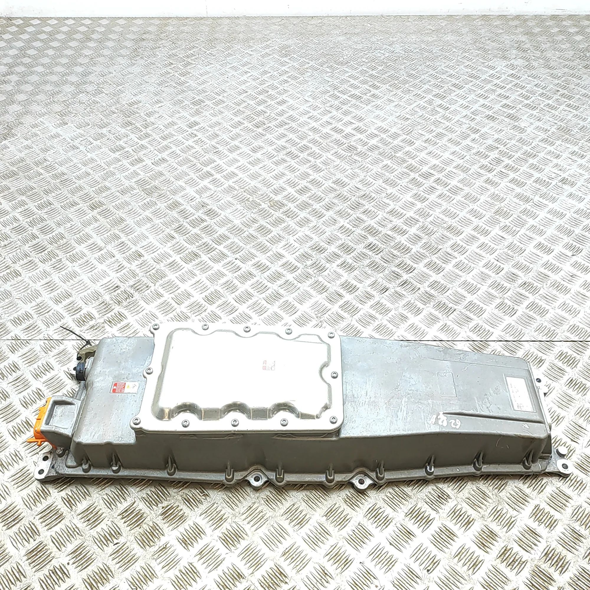 Porsche Taycan инвертор 9J1915249G Inverter PORSCHE TAYCAN (2019-...)

...