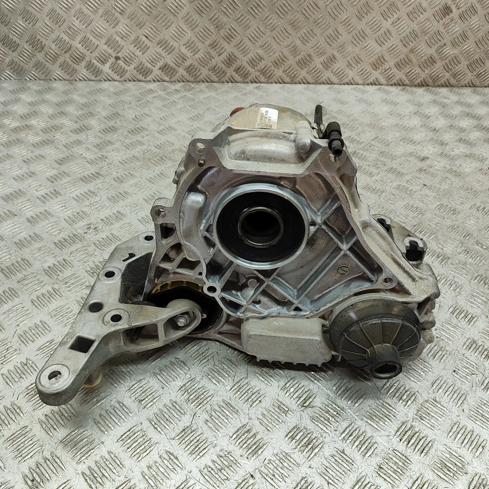 BMW X7 (G07) Раздаточная коробка 9469022 Transfer Box BMW X7 (G07) (2019-...)

P...