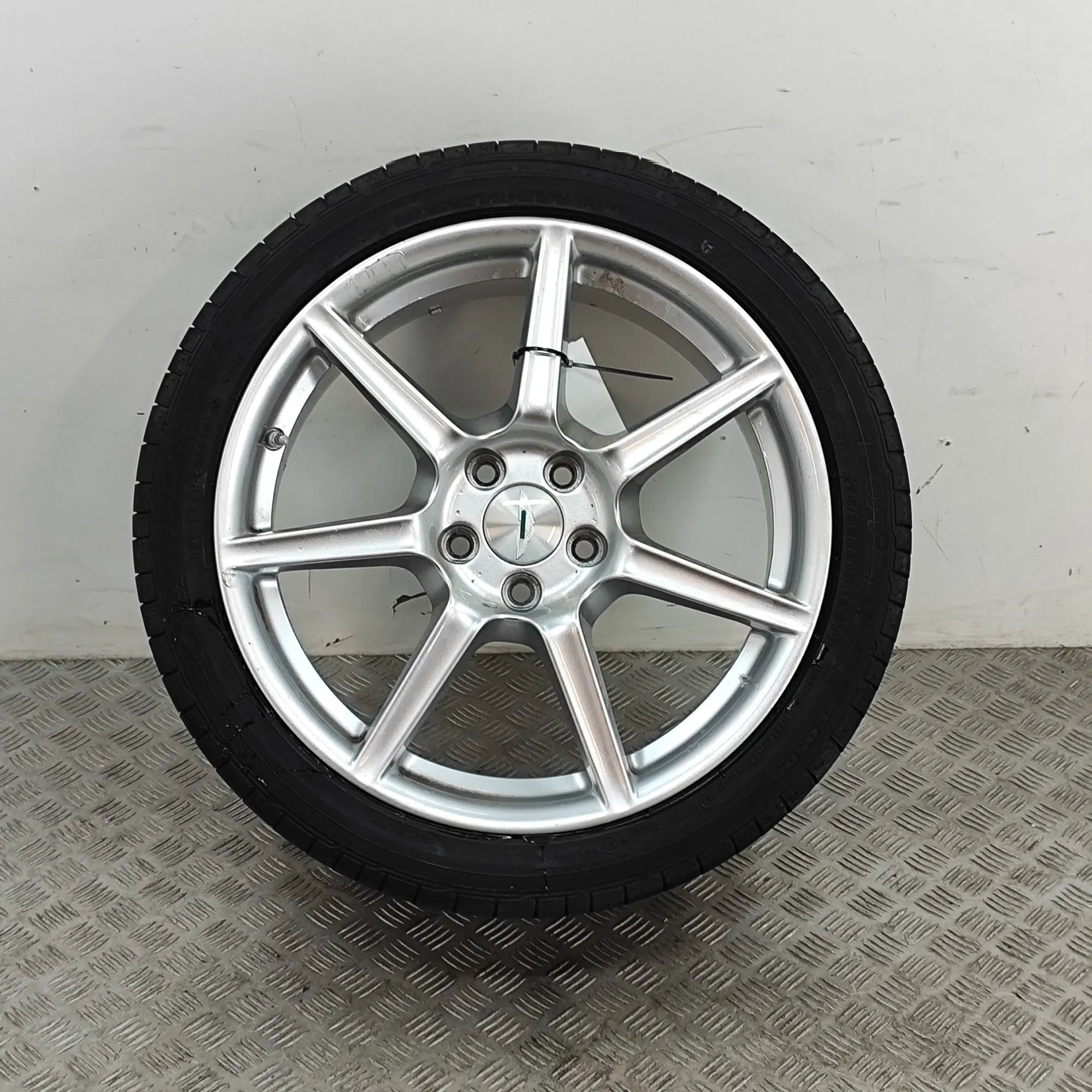 Alloy Wheel Brand/Model: ASTON MARTIN VANTAGE
Year: 2006
En...