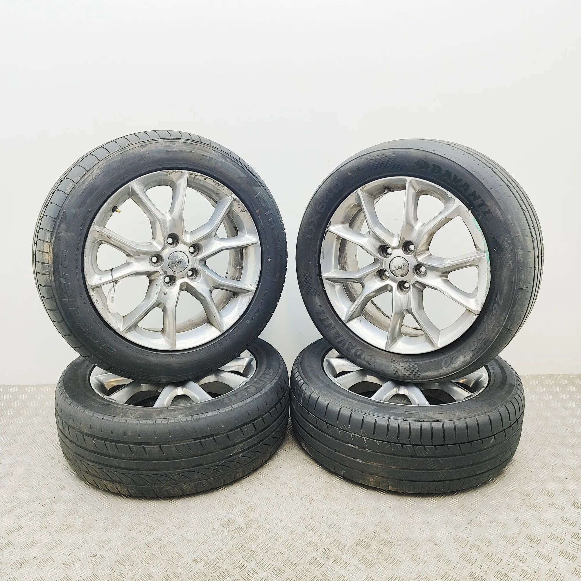 Jeep Grand Cherokee (WK) Alloy Wheel Set 1VH41TRMAD, 1VH41AAAAD Alloy Wheel Set JEEP GRA...