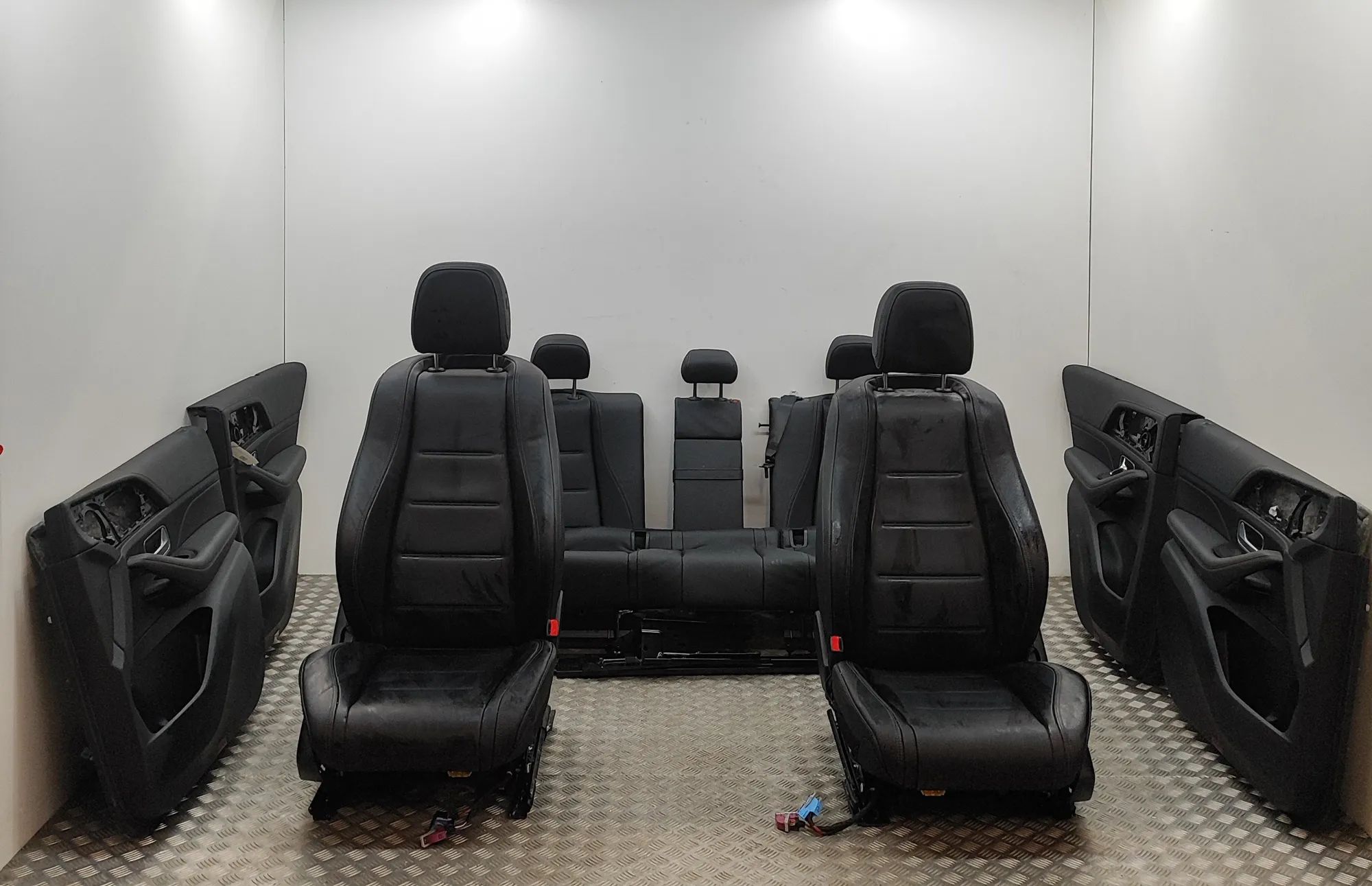 Mercedes-Benz GLE (W167) Interior Seats W/ Door Cards Kit A1677275900, A1677276100, A1677276000, A1677276...