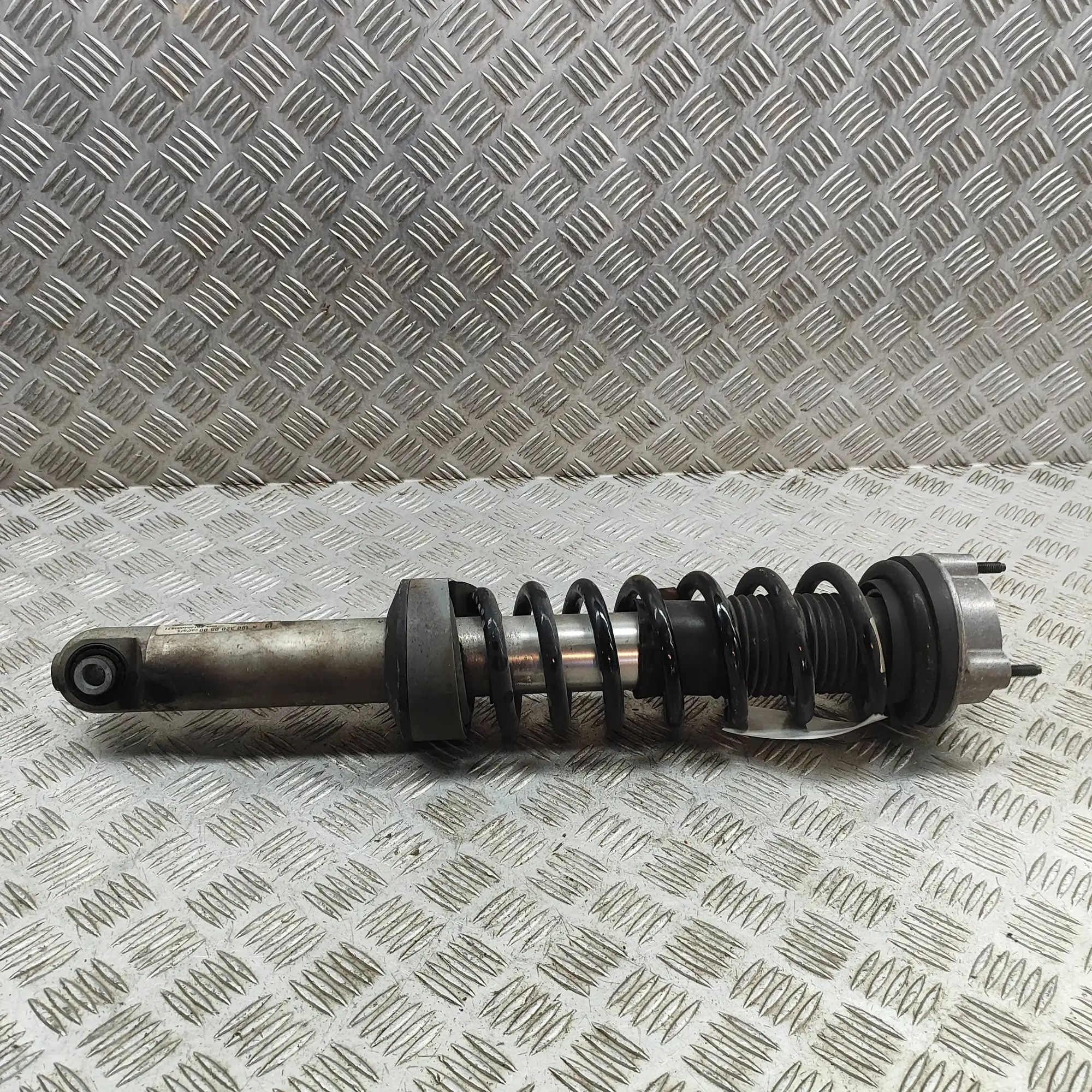 Mercedes-Benz G (W463) Rear Right Shock Absorber A1903200500 Rear Right Shock Absorber MERCEDES-...