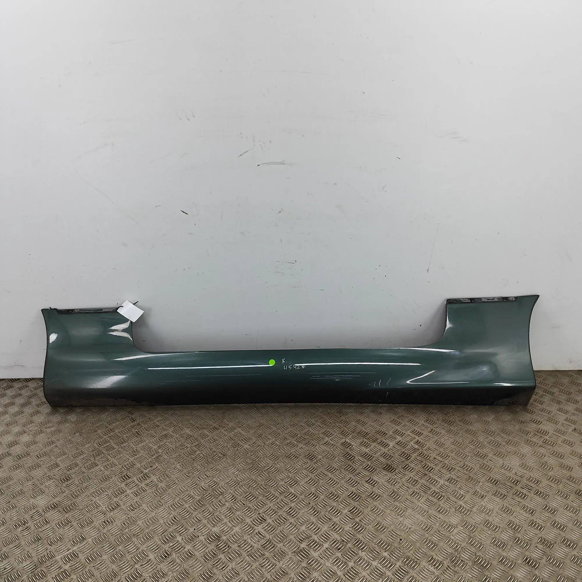 Left Side Plastic Sideskirt Cover Brand/Model: ASTON MARTIN DB7
Year: 1995
Engine...