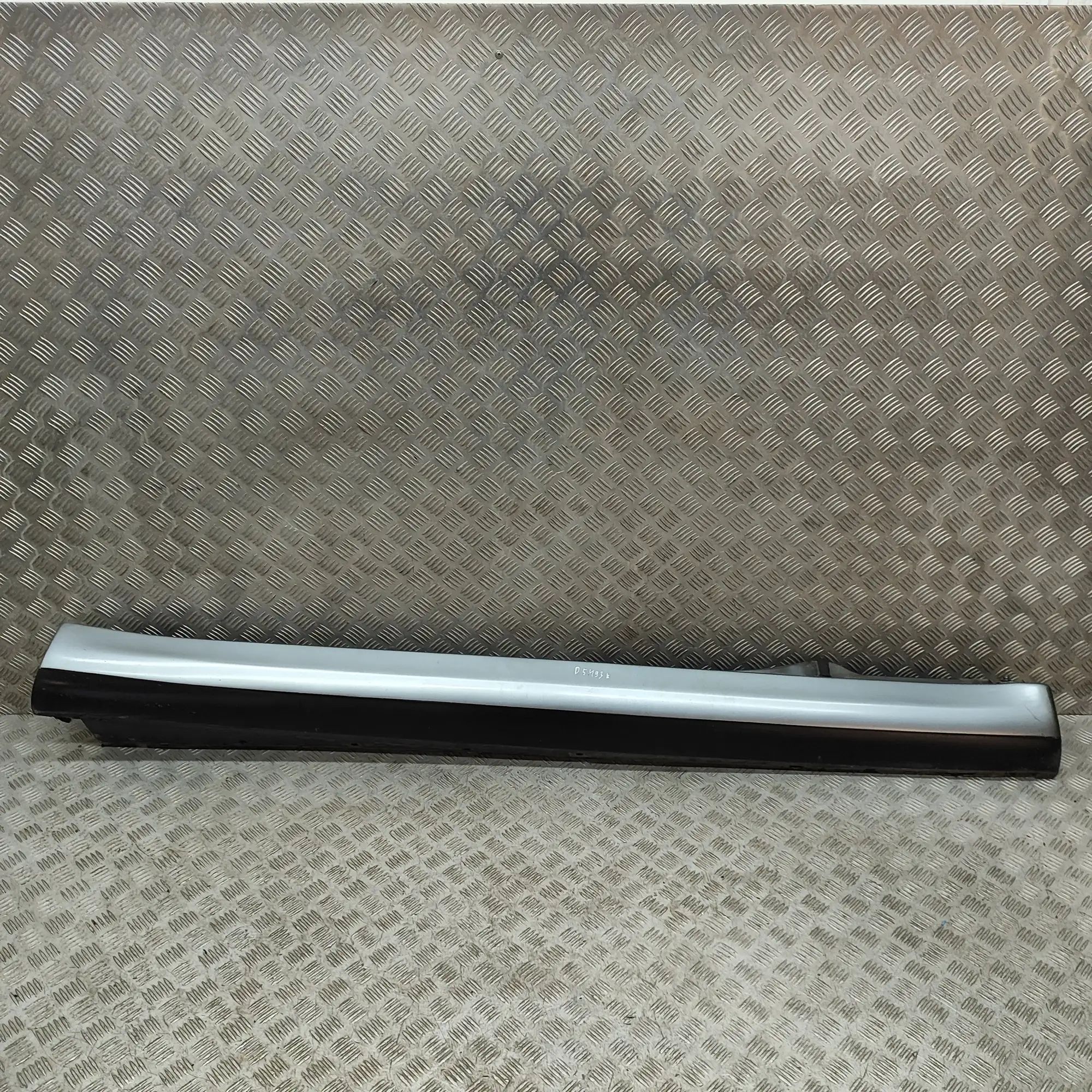 Right Side Plastic Sideskirt Cover Brand/Model: FERRARI 575
Year: 2003
Engine: 550...