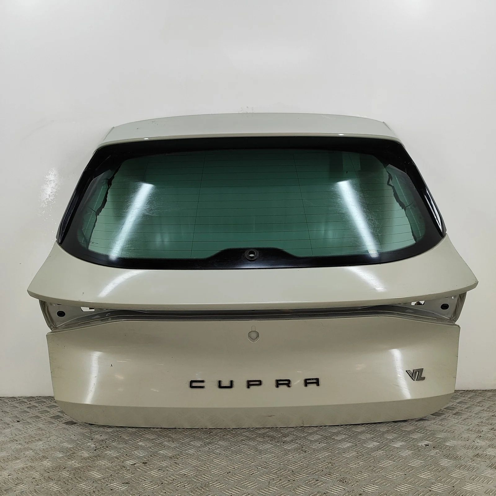 Tailgate Bootlid Brand/Model: CUPRA LEON
Year: 2025
Engine: 2000...