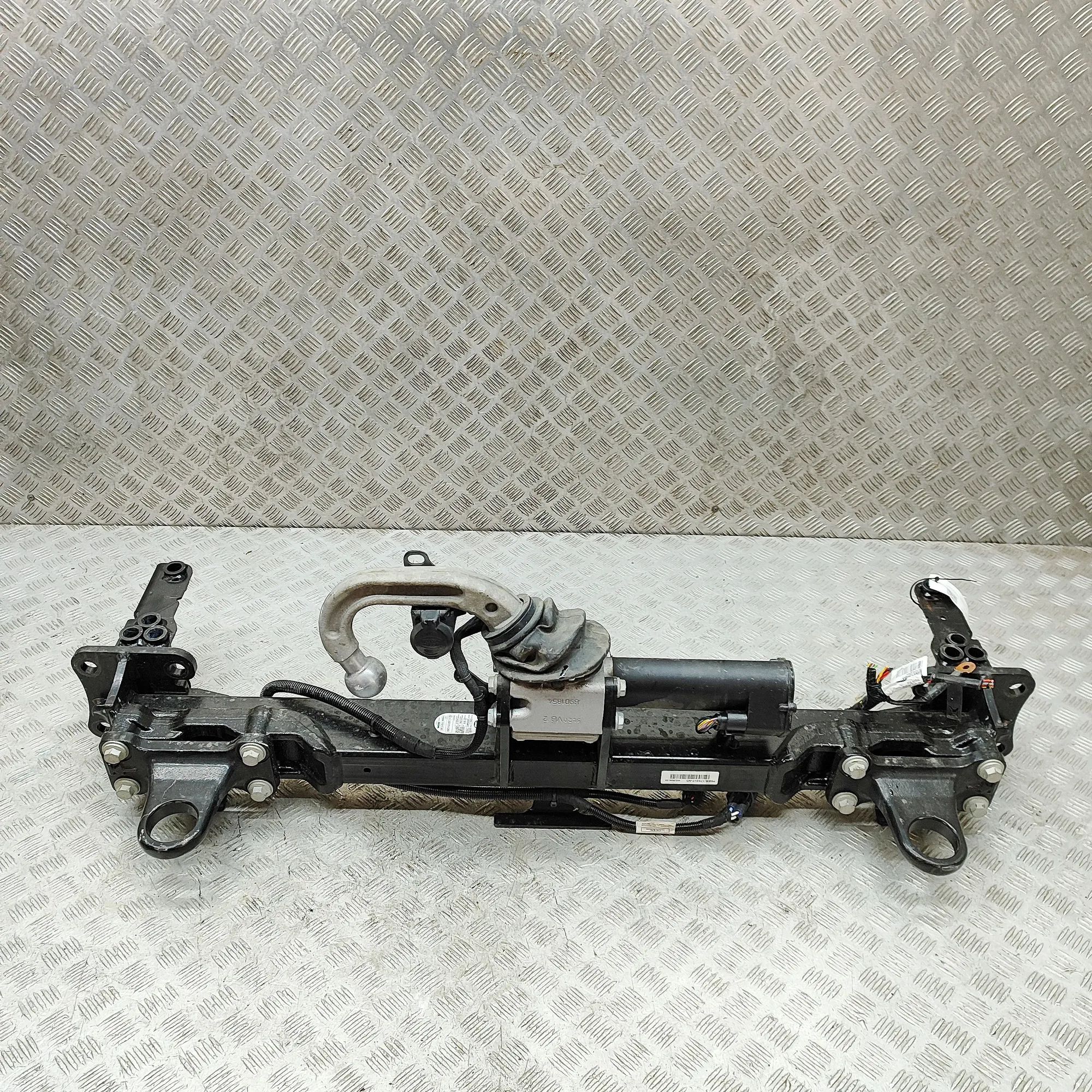 Land Rover Defender Towbar Kit P8BM-17K817-AD Towbar Kit LAND ROVER DEFENDER (...