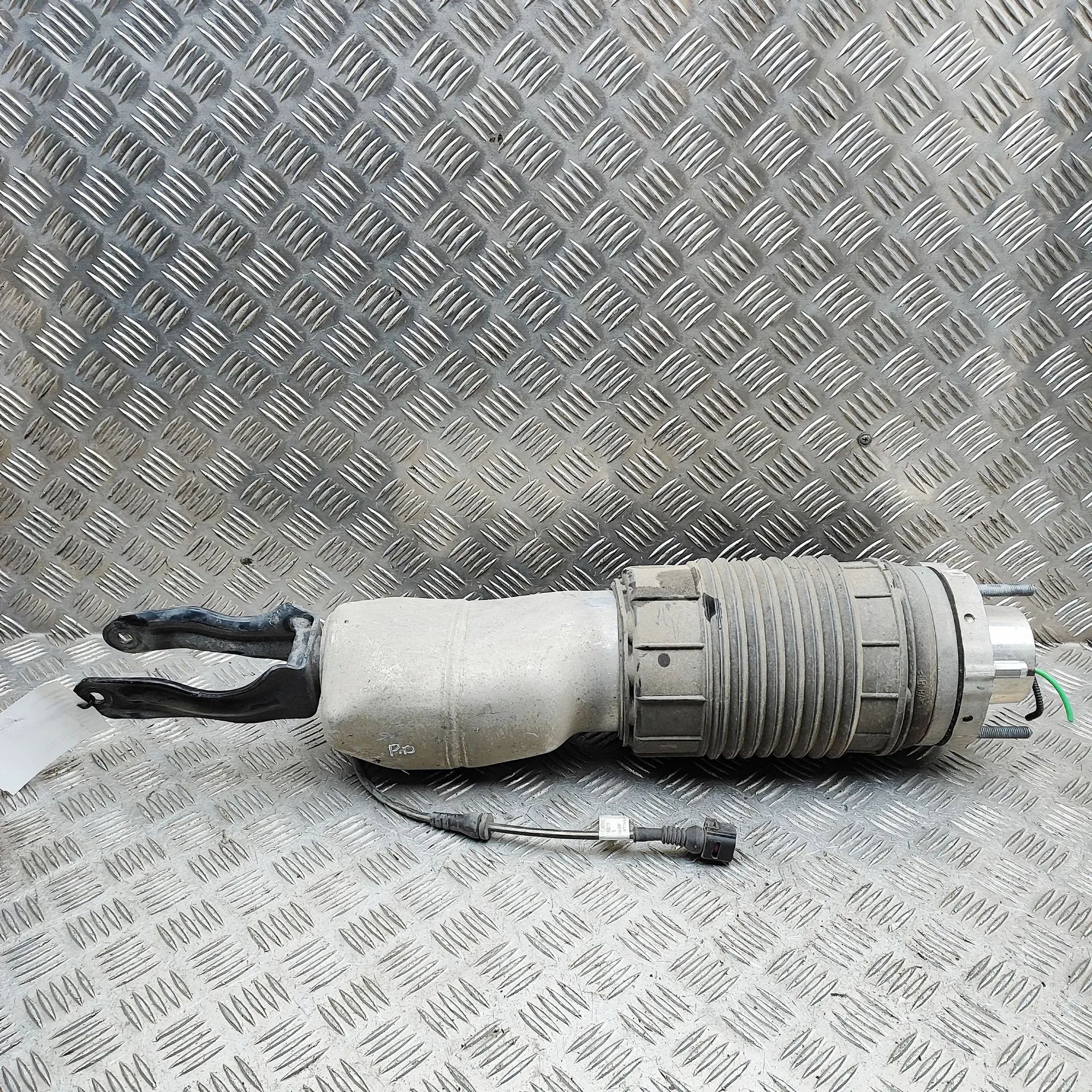 Porsche Panamera Front Right Air Shock Absorber 971616038G Front Right Air Shock Absorber PORSC...