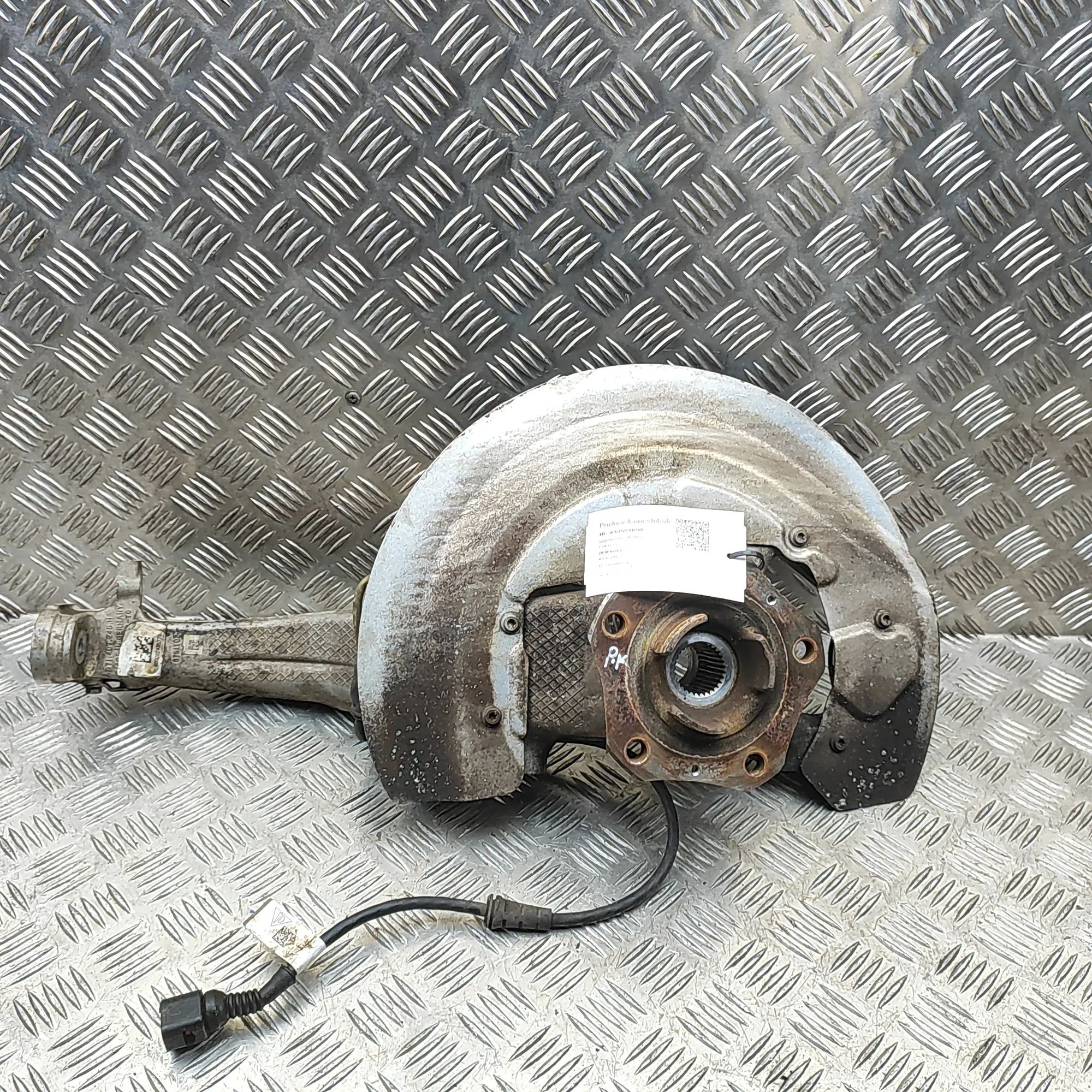 Porsche Panamera Front Left Wheel Hub 971615311F, 971407245H Front Left Wheel Hub POR...