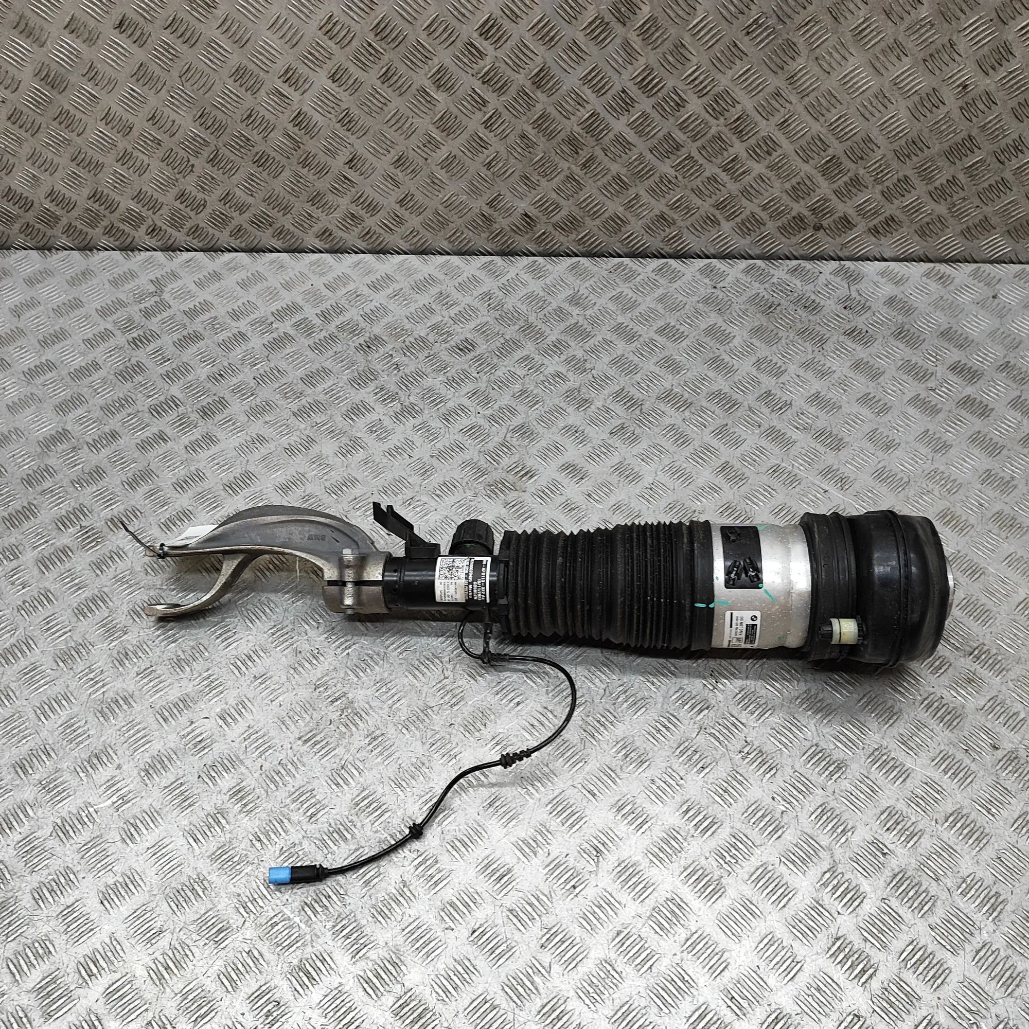 BMW X5 (G05) Front Right Shock Absorber G05V52N, 7831561 Front Right Shock Absorber BMW...
