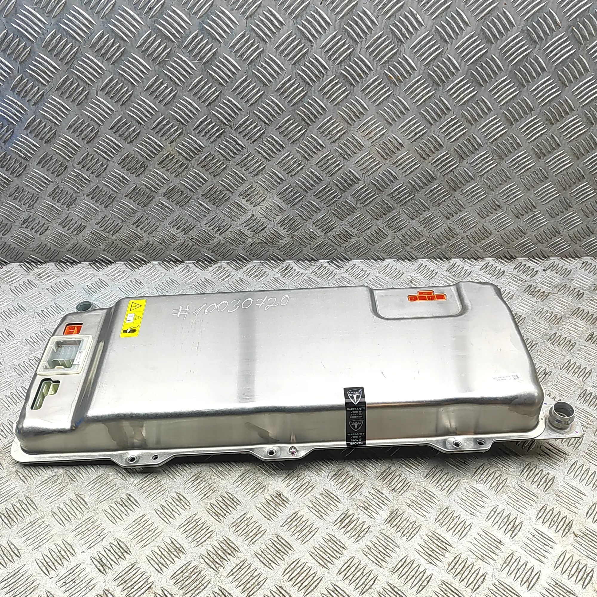 Tesla Model Y Invertteri 1518920-00-A, 1093219-10-G, 1071917-00-F, 10898...