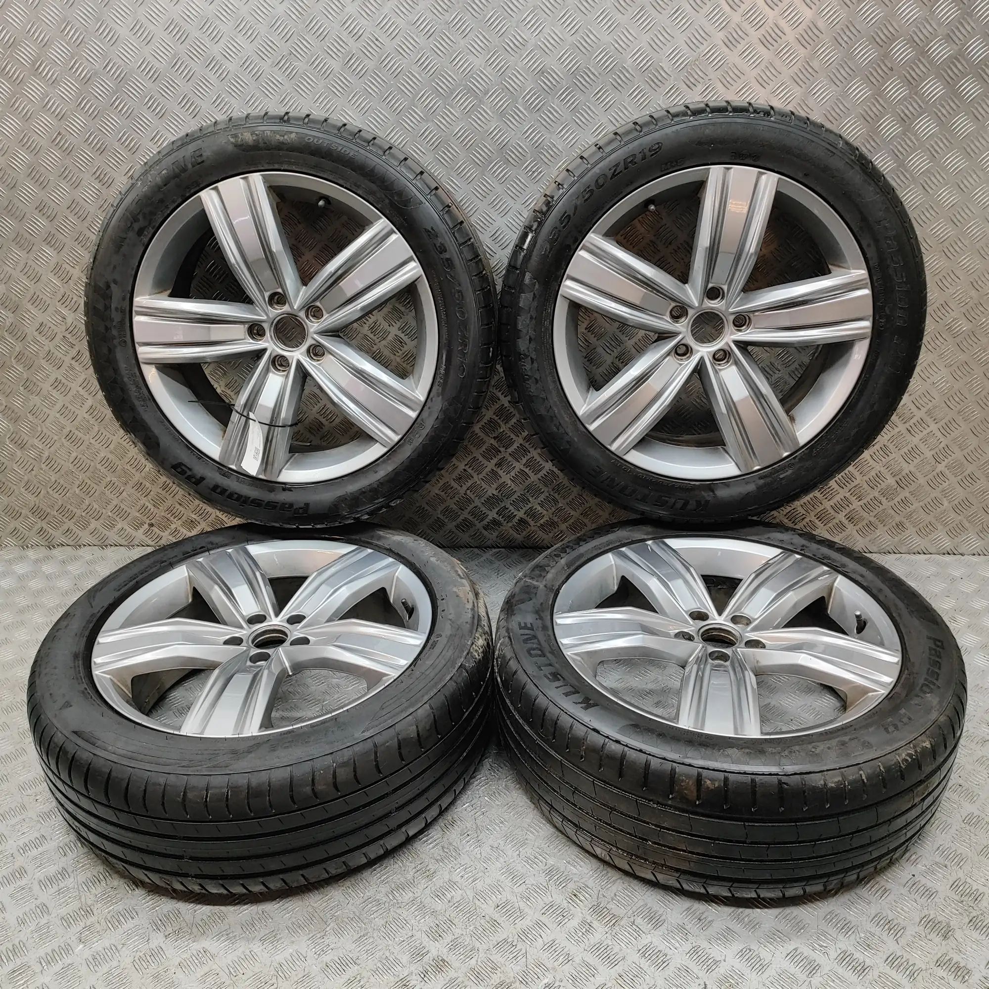 Volkswagen Tiguan Alloy Wheel Set 5NA601025R Alloy Wheel Set VW TIGUAN (AD1) (201...