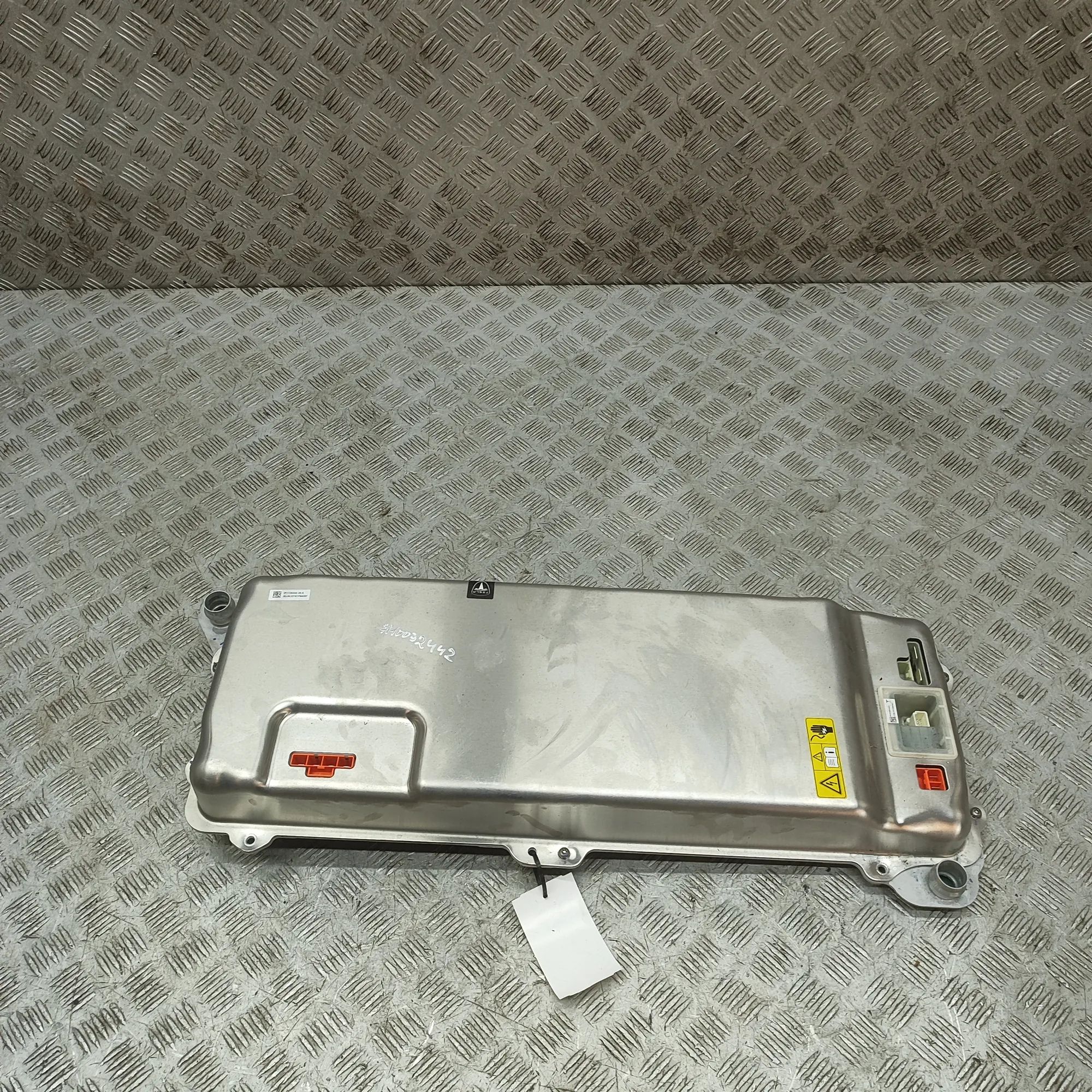 Tesla Model 3 Invertteri 1093219-10-G, 1071917-00-F, 1089849-00-C, 11355...