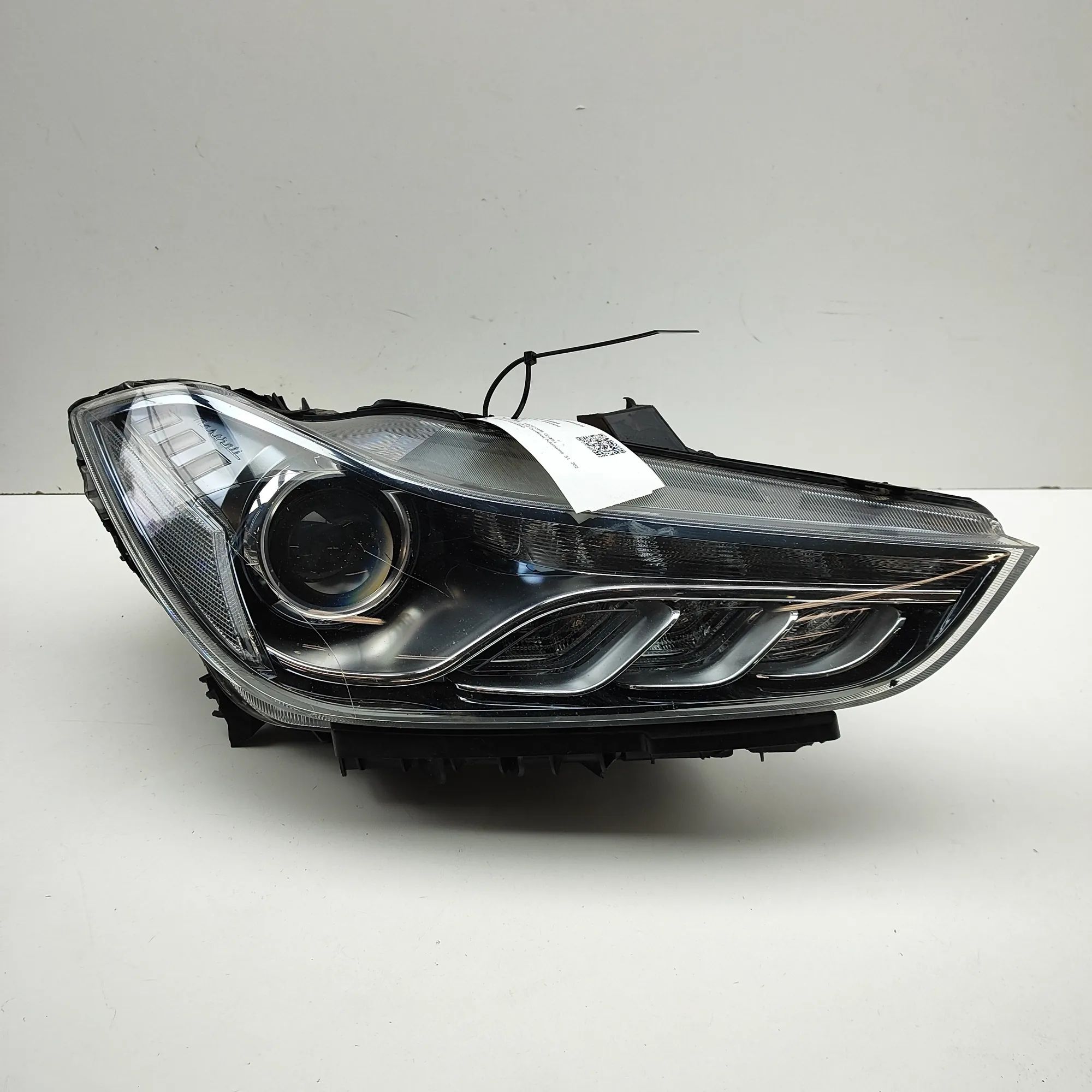 Maserati Ghibli Front Right Headlight 00670106277, 670106277 Front Right Headlight MA...