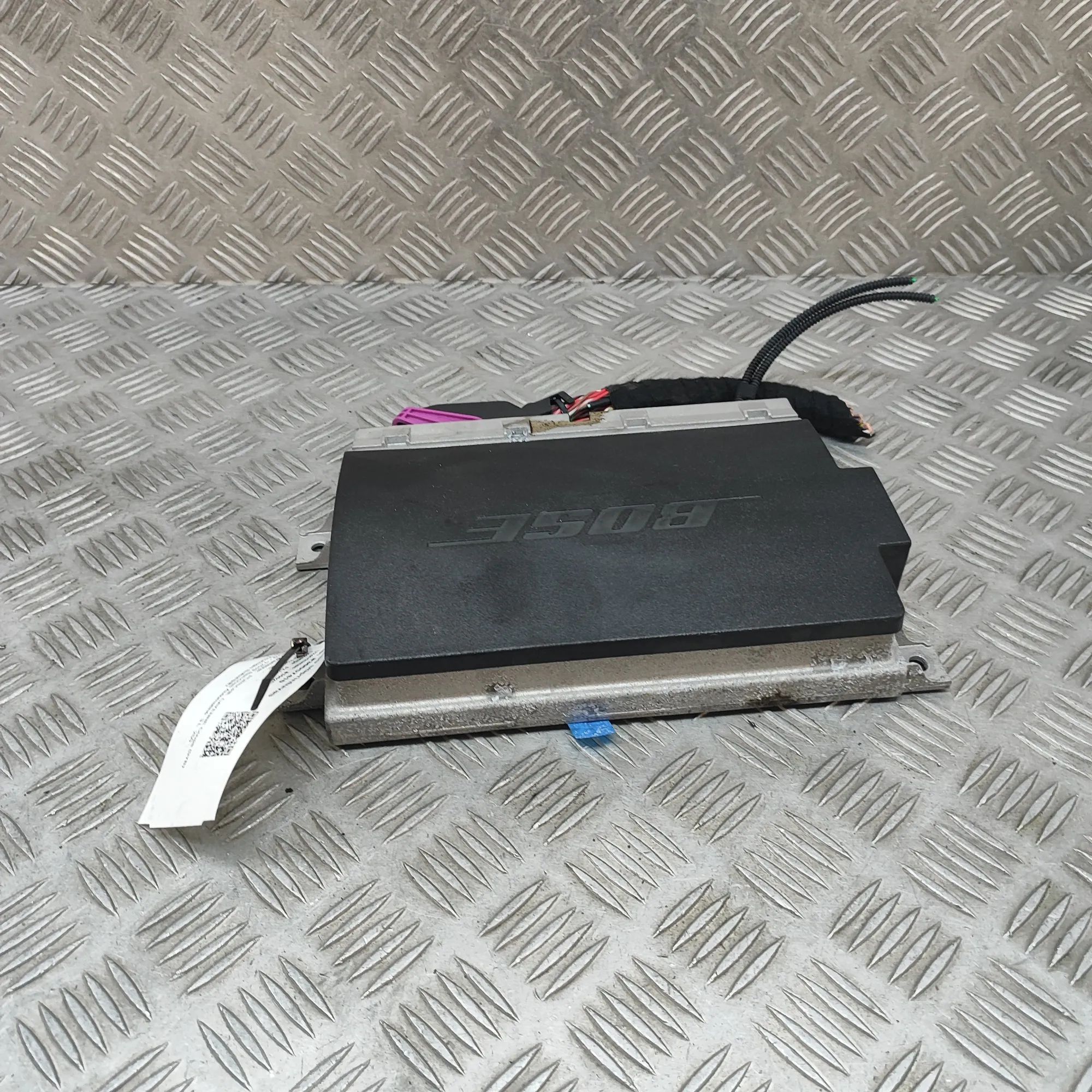 Porsche Cayenne Sound amplifier 971035223, 749237-3010, 749236-3010, 971035223P...