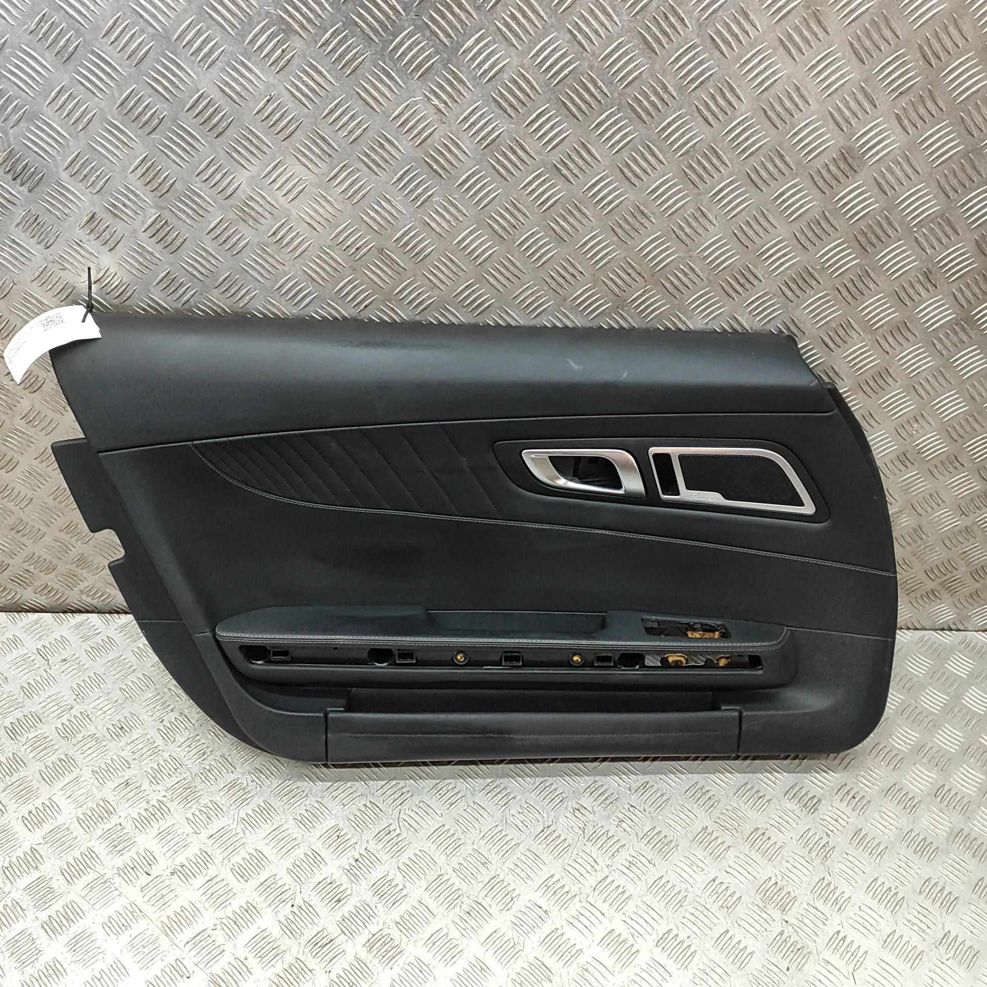 Mercedes-Benz G (W463) Front Left Door Panel A1907203051, A1907201251 Front Left Door Panel ...