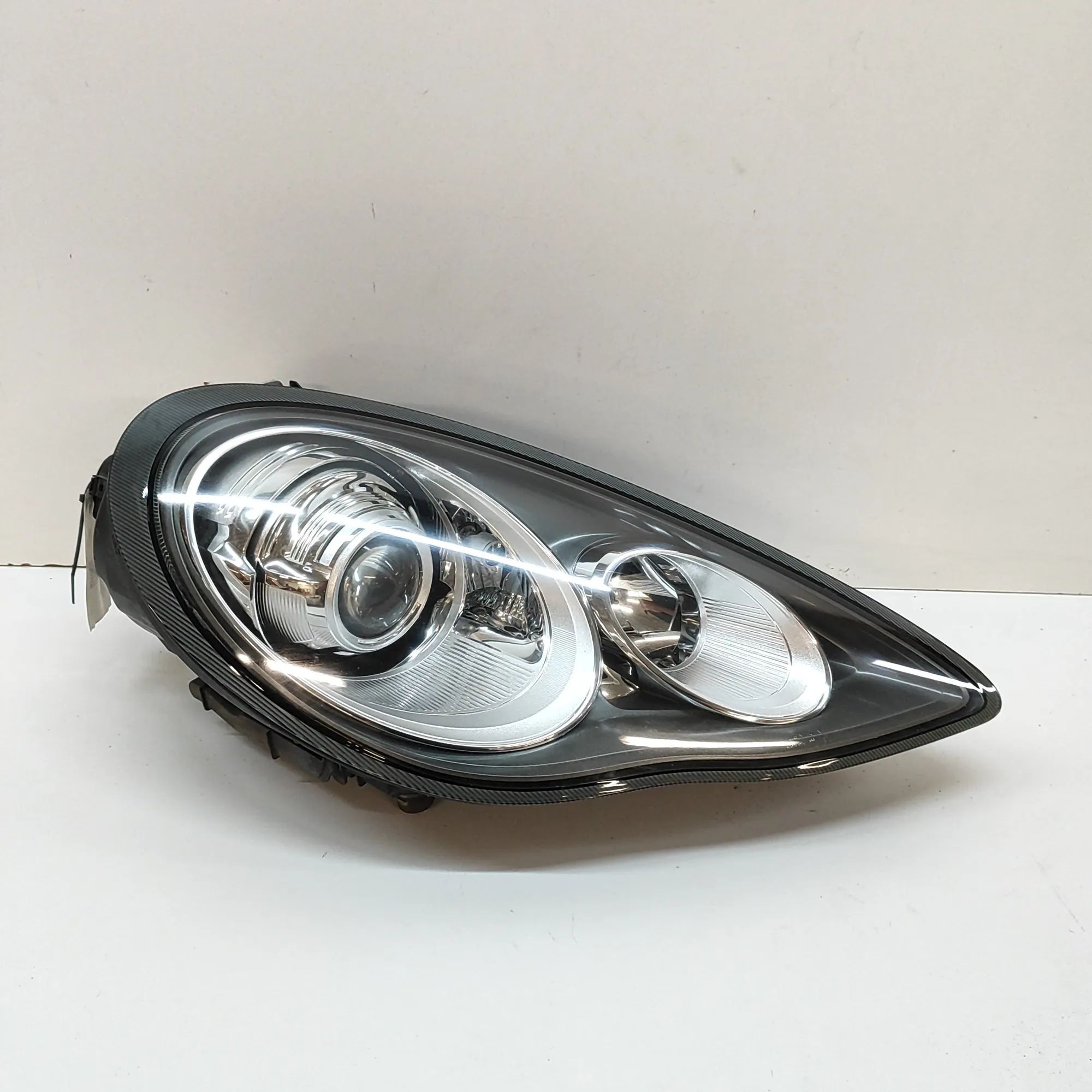 Porsche Panamera Front Right Headlight 97061814302, 5DC009060, 97063107005 Front Right...