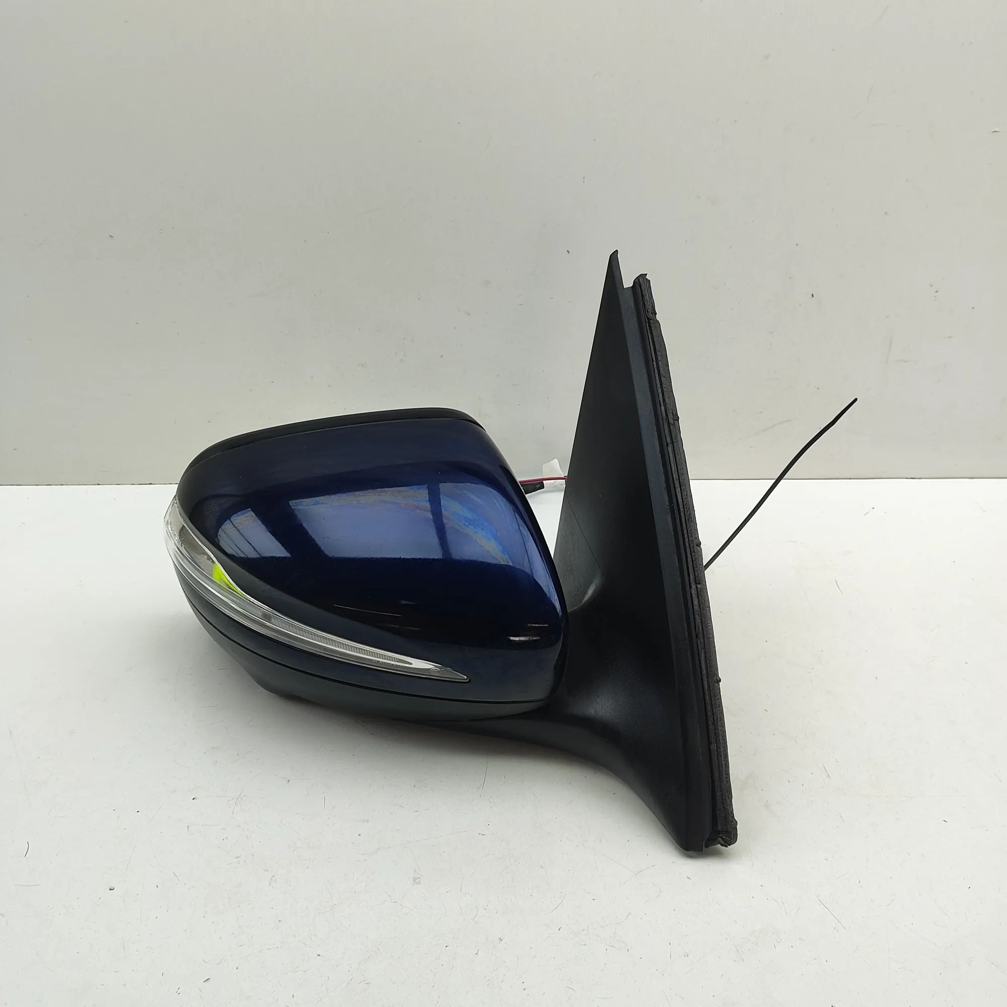 Mercedes-Benz GLE (W167) Right Side Wing Mirror A1678106105, A1678108102 Right Side Wing Mirror...
