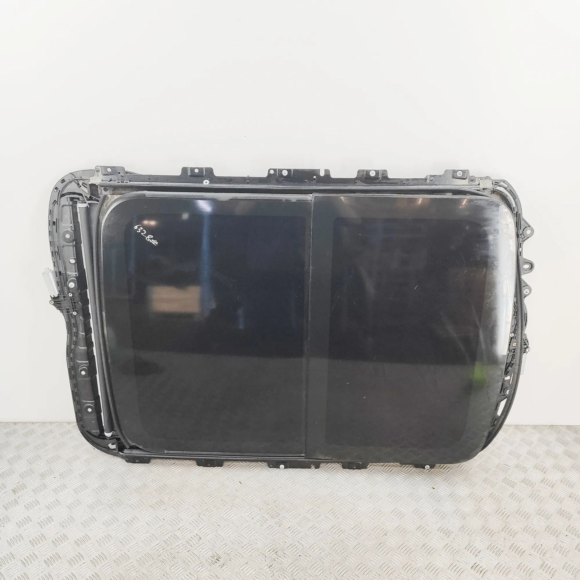 Volvo XC40 / EX40 Katuseluuk, klaasist 32285699 Sunroof VOLVO XC40 (536) (2017-...)

P...