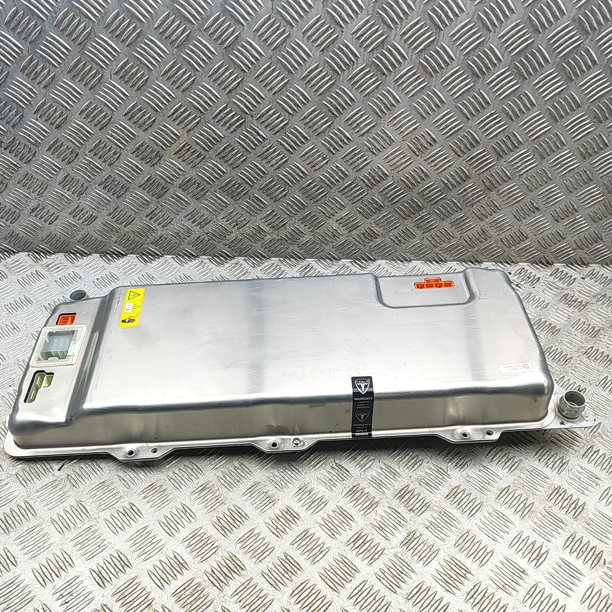 Tesla Model Y Invertteri 1518920-00-A, 1093219-10-G, 1089849-00-C, 10719...
