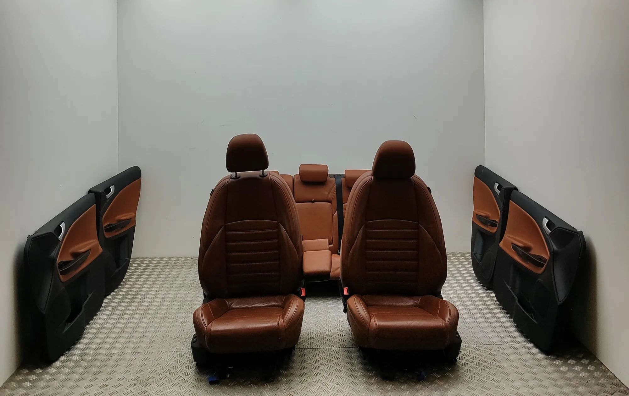 Alfa-Romeo Giulietta (940) Interior Seats W/ Door Cards Kit 50533944, 50530022, 50530025, 50530024, 5053394...