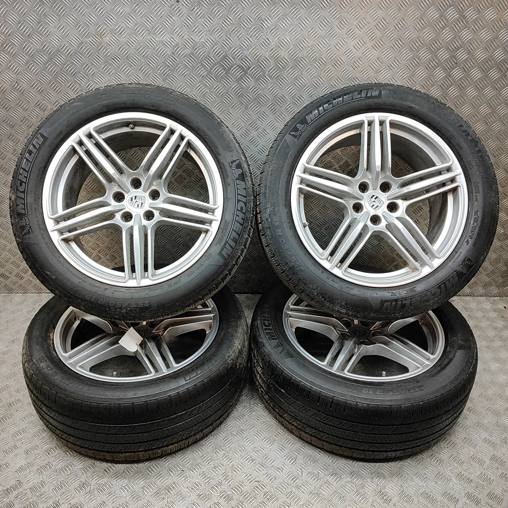Porsche Macan Alloy Wheel Set