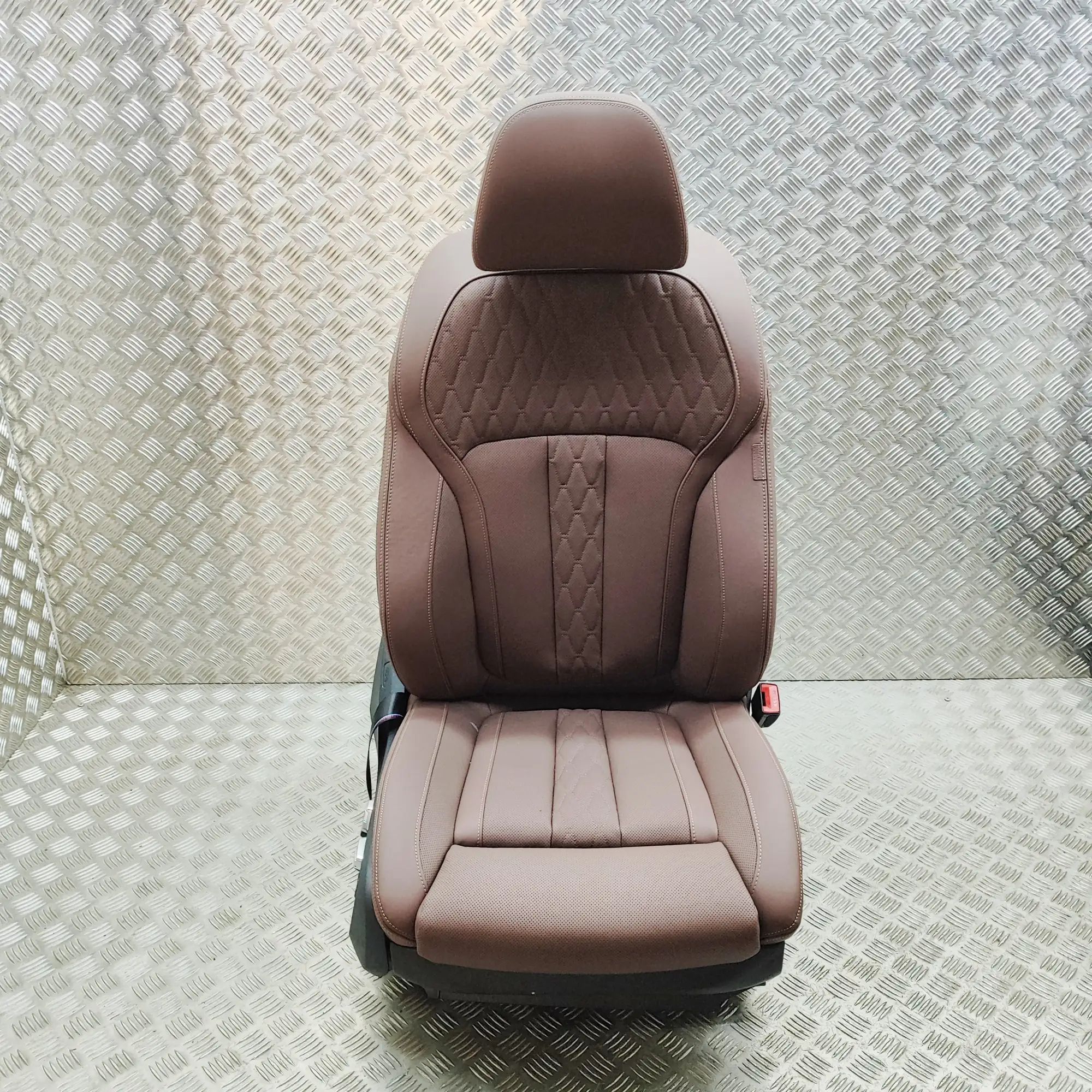 BMW X6 (G06) Front Right Seat 7459218 Front Right Seat BMW X6G06 (2019-...)

...