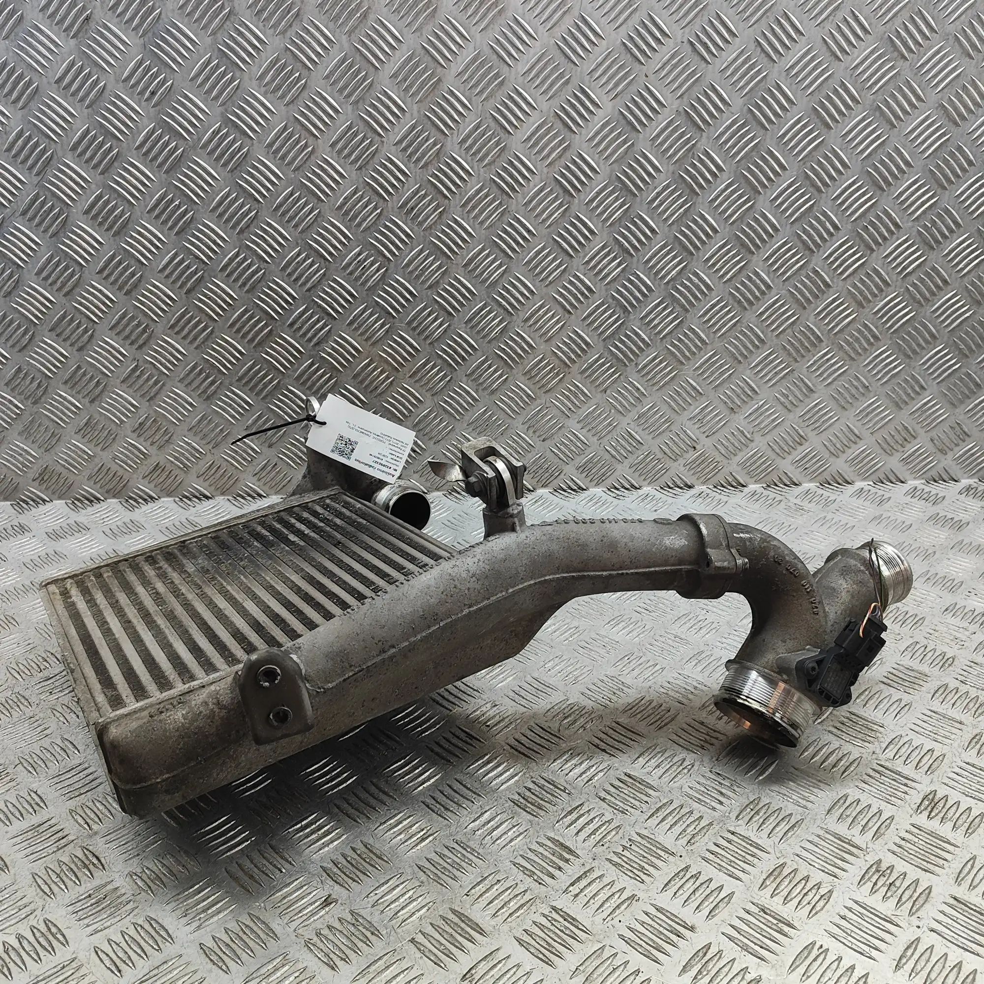 Porsche Panamera Intercooler radiator 97011020935, 03G906051E, 0281002977, 9701100703...