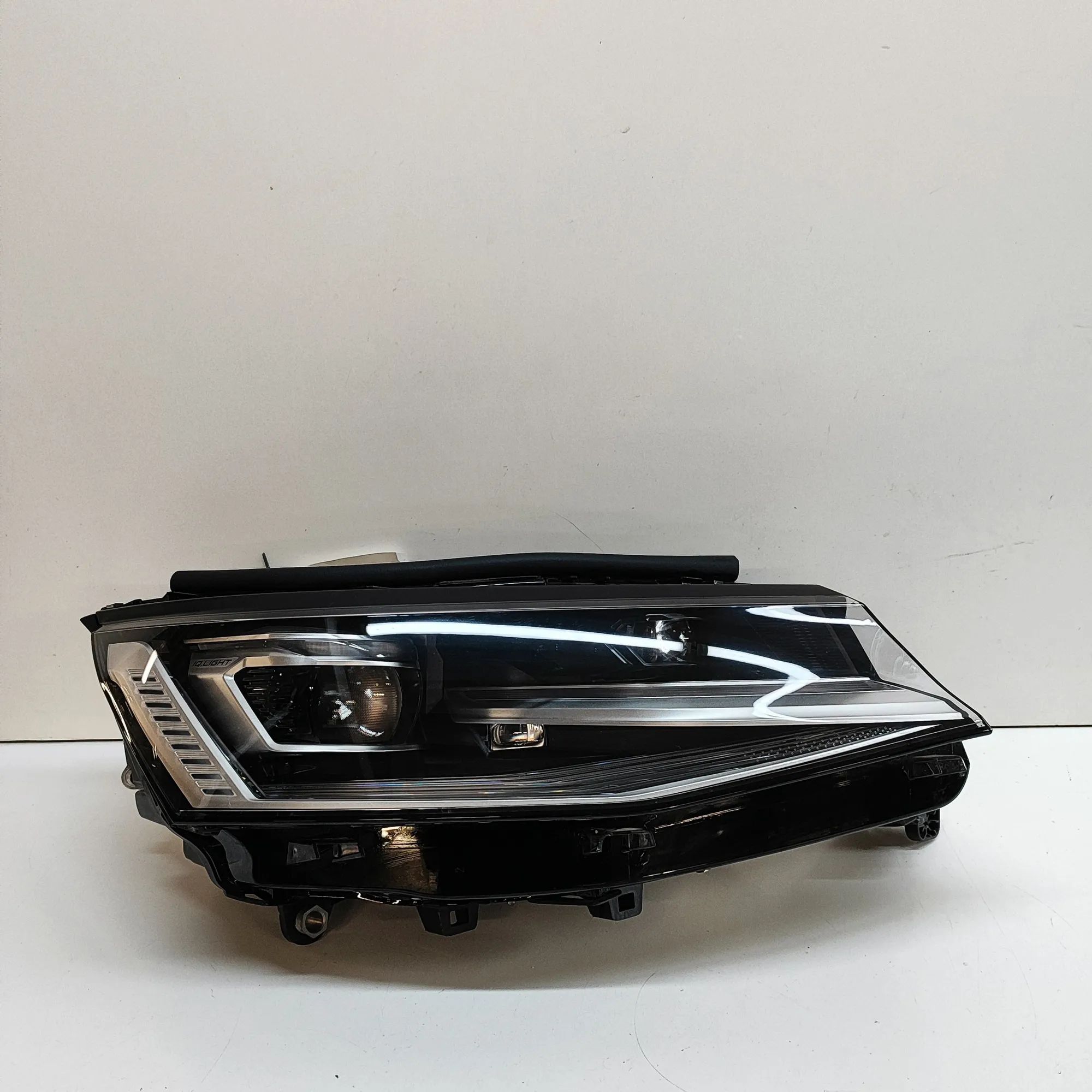 Volkswagen Multivan (T7) Front Right Headlight 992941572AG, 7T2941082C Front Right Headlight V...