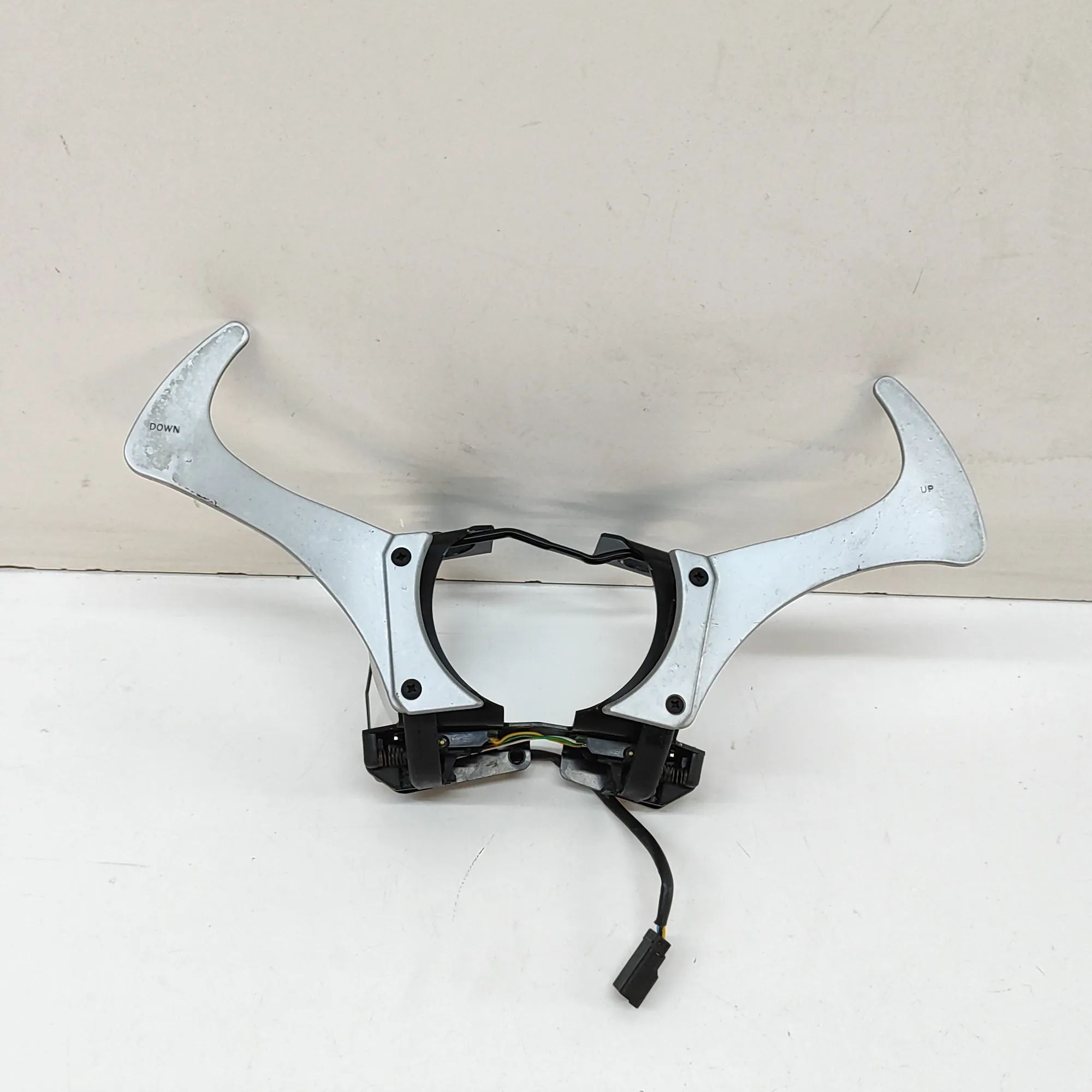 Steering Wheel Gear Shifter Paddle Brand/Model: FERRARI 575
Year: 2003
Engine: 550...