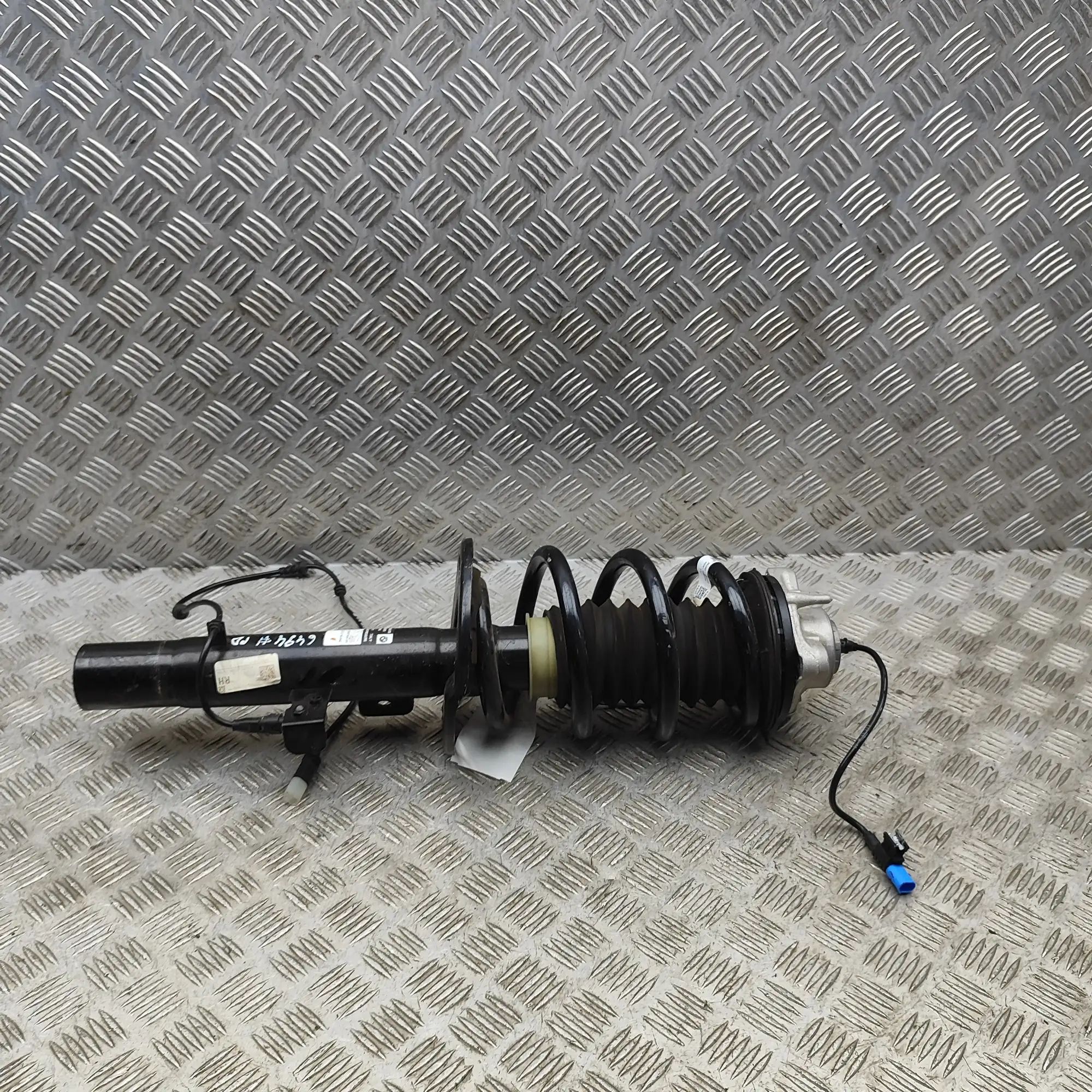 BMW X3 / iX3 (G01) Front Right Shock Absorber 8067506 Front Right Shock Absorber BMW X3 (G01,...