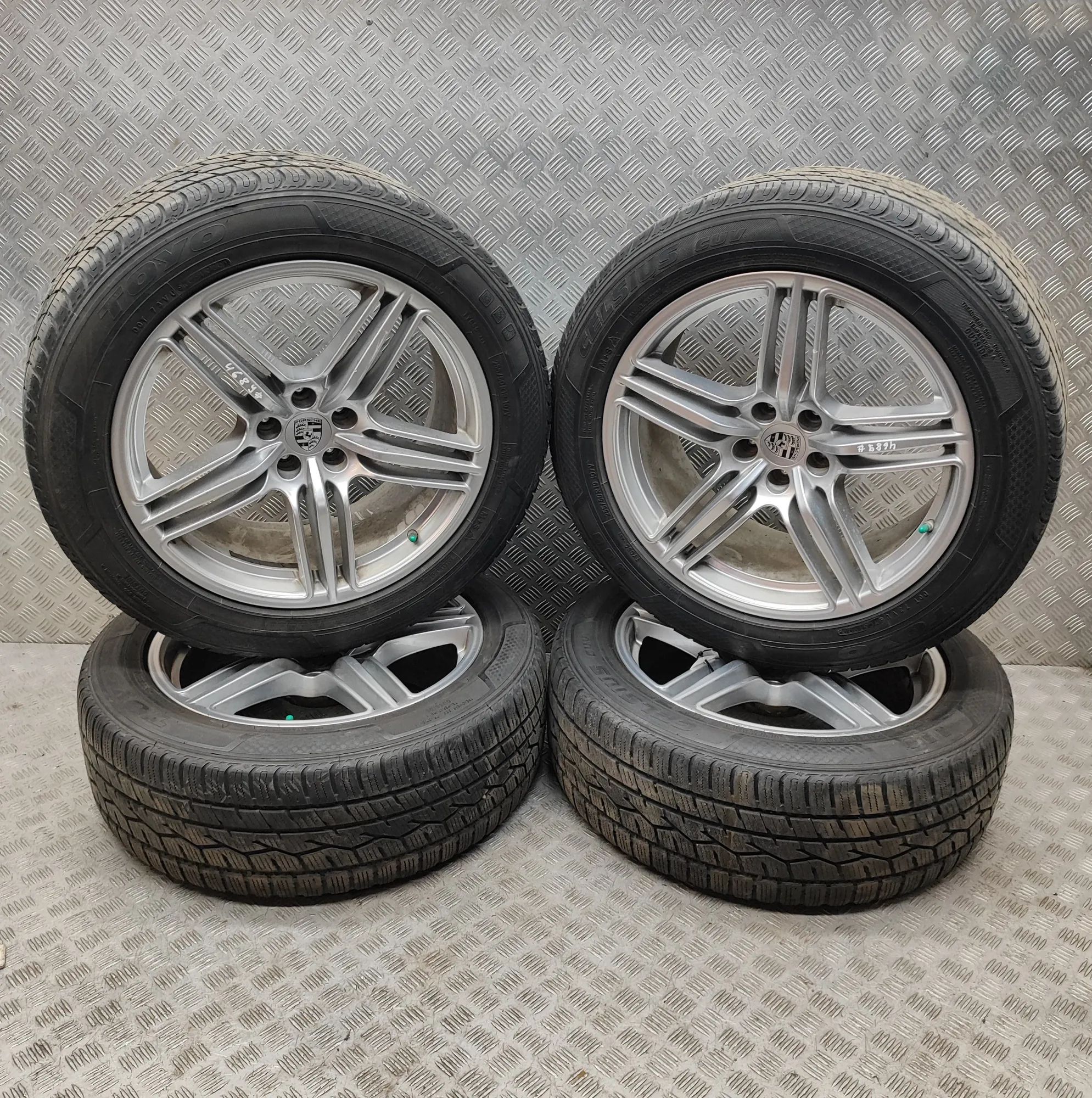 Porsche Macan Alloy Wheel Set