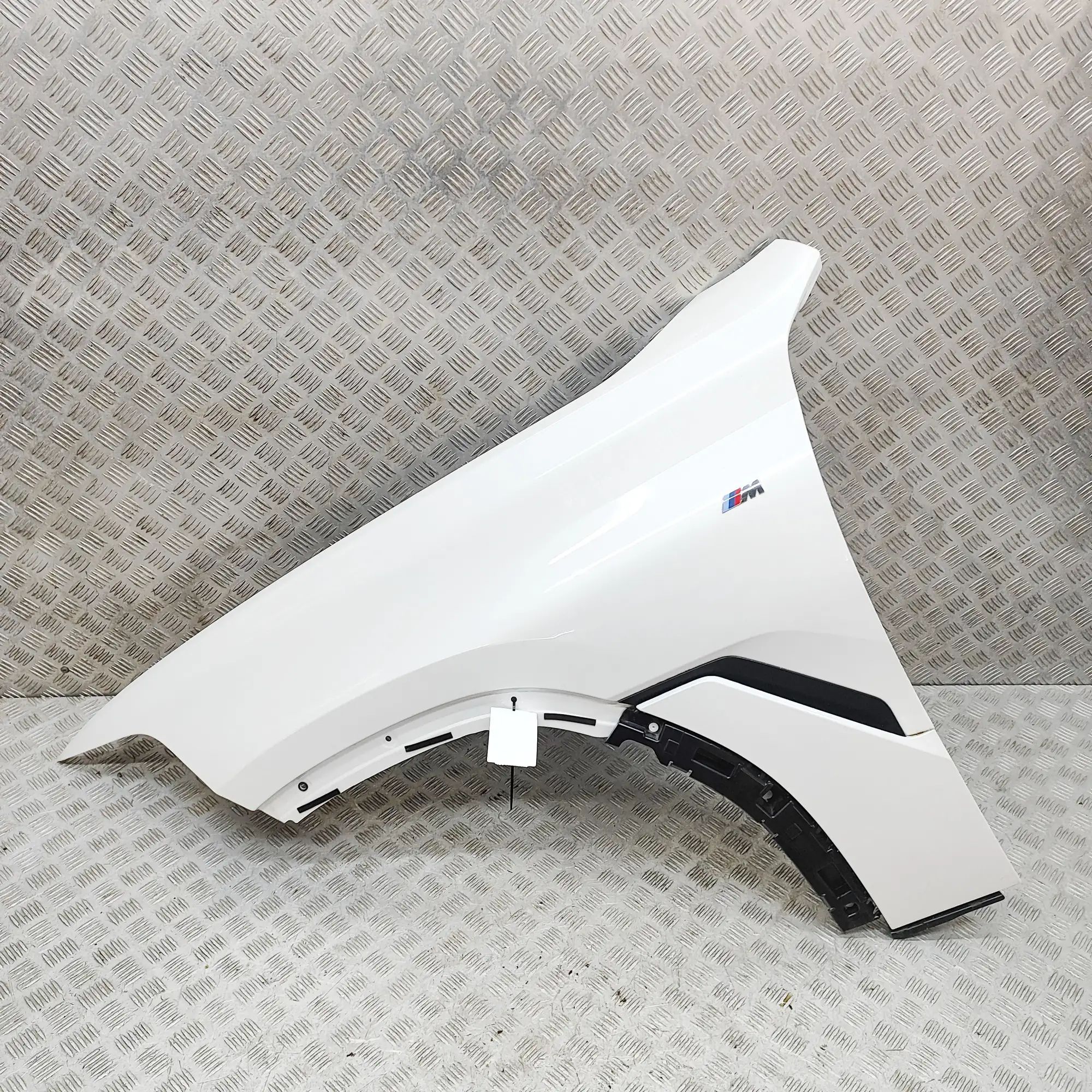 BMW X6 (G06) Front Left Fender 8737621 Front Left Fender BMW X6G06 (2019-...)
...