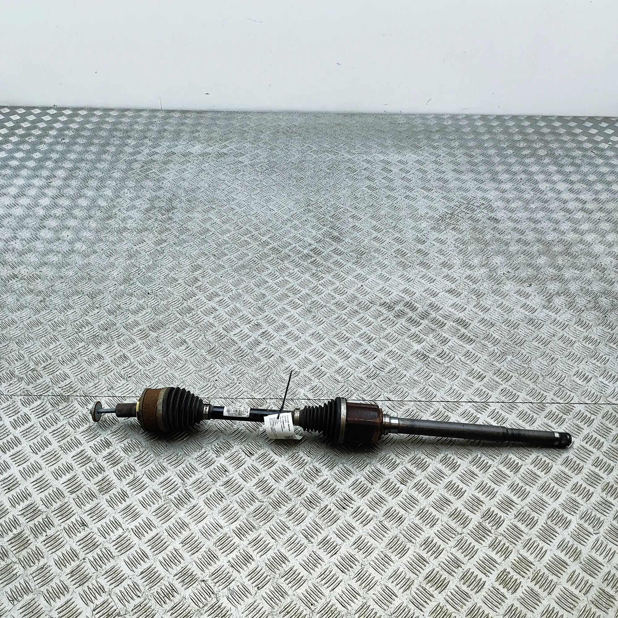 Volvo XC40 / EX40 Front Right Driveshaft P32339568, 32339568 Front Right Driveshaft VOLV...