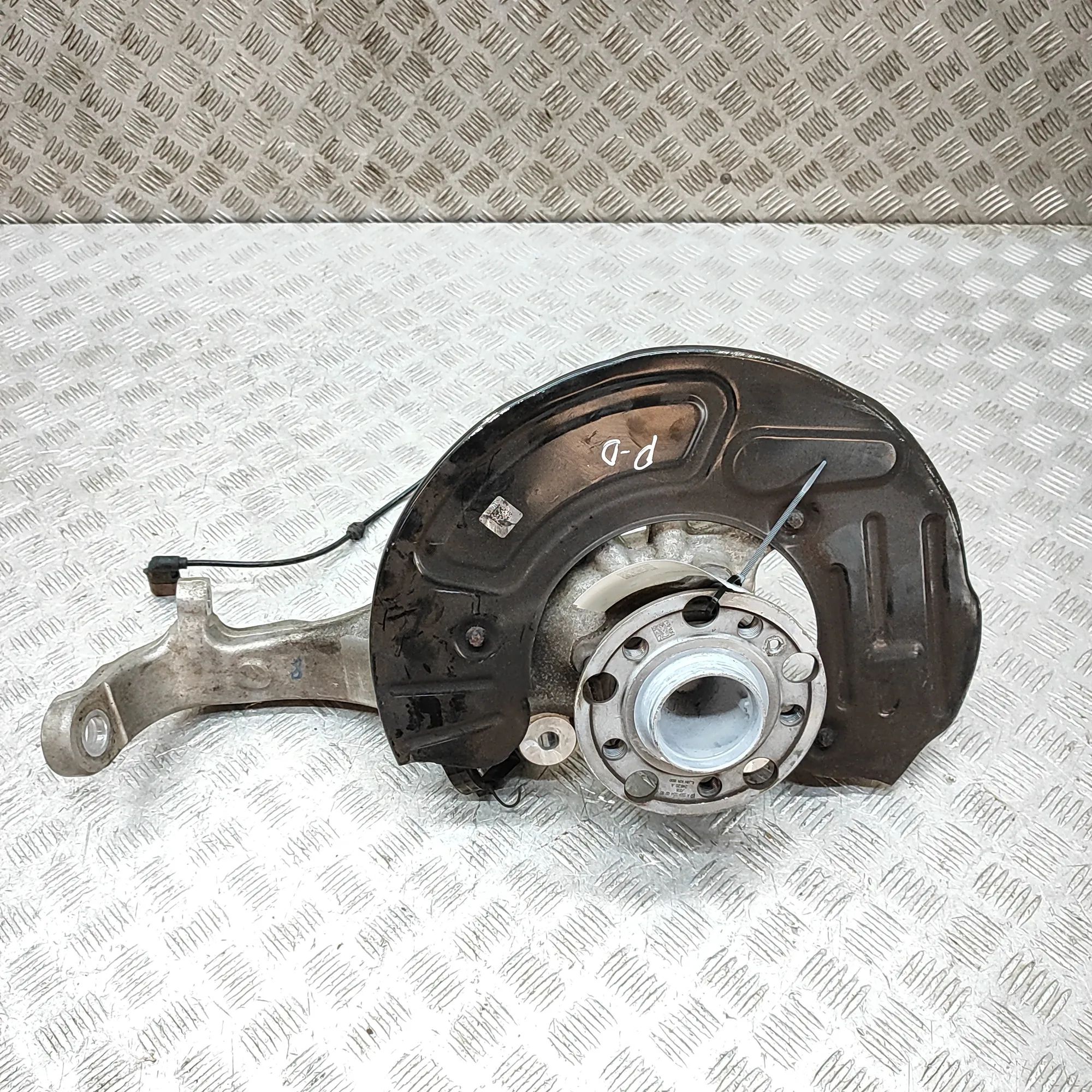 Mercedes-Benz A (W177) Front Right Wheel Hub A2234211600, A2233340200, A2233323000 Front Rig...