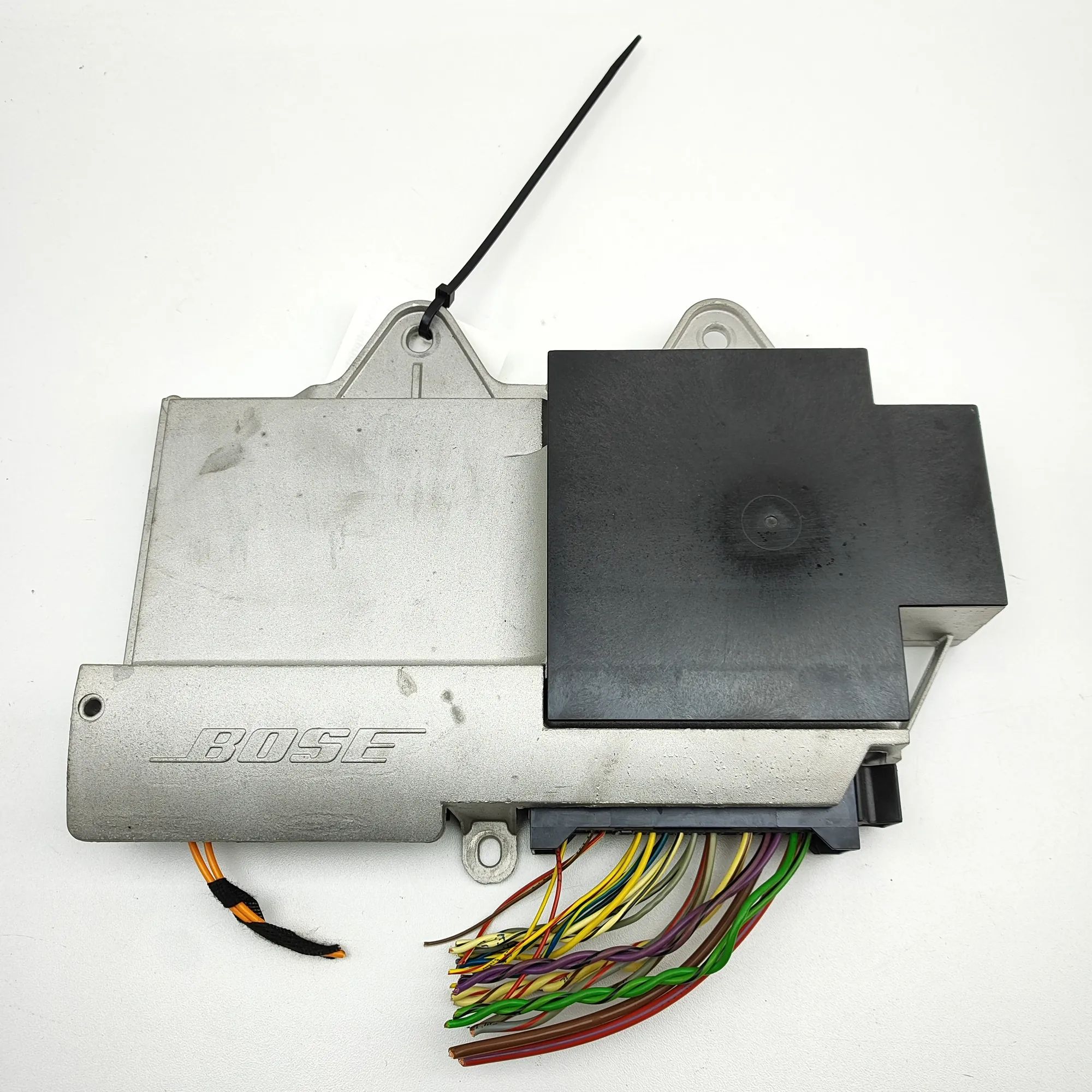 Porsche Macan Sound amplifier