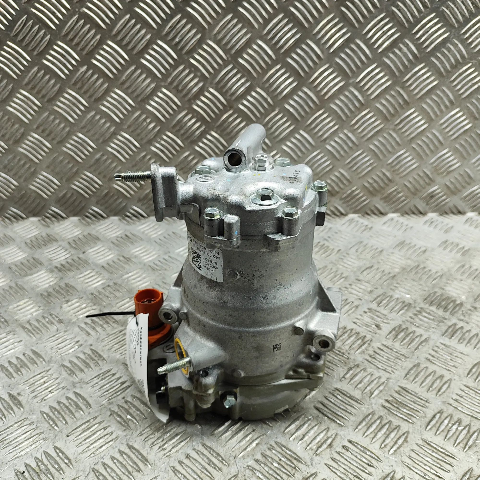 Volvo XC40 / EX40 Air Condition A/C Pump 32369666 Air Condition A/C Pump VOLVO XC40 (536...