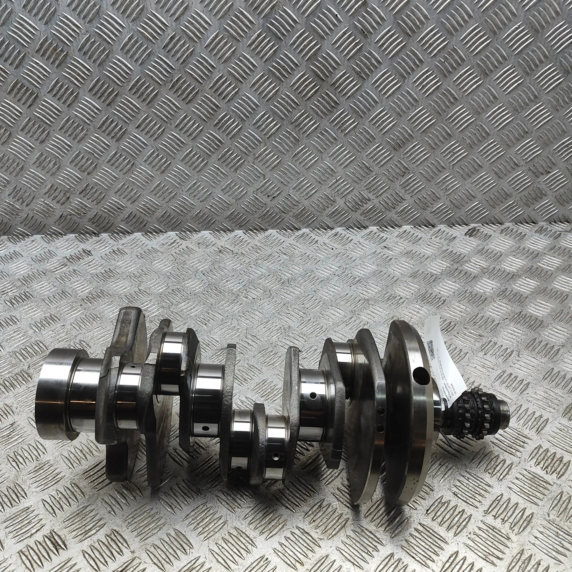 Mercedes-Benz A (W176) väntvõll R64224X, A6420302701, A6420301300 Crankshaft ME...