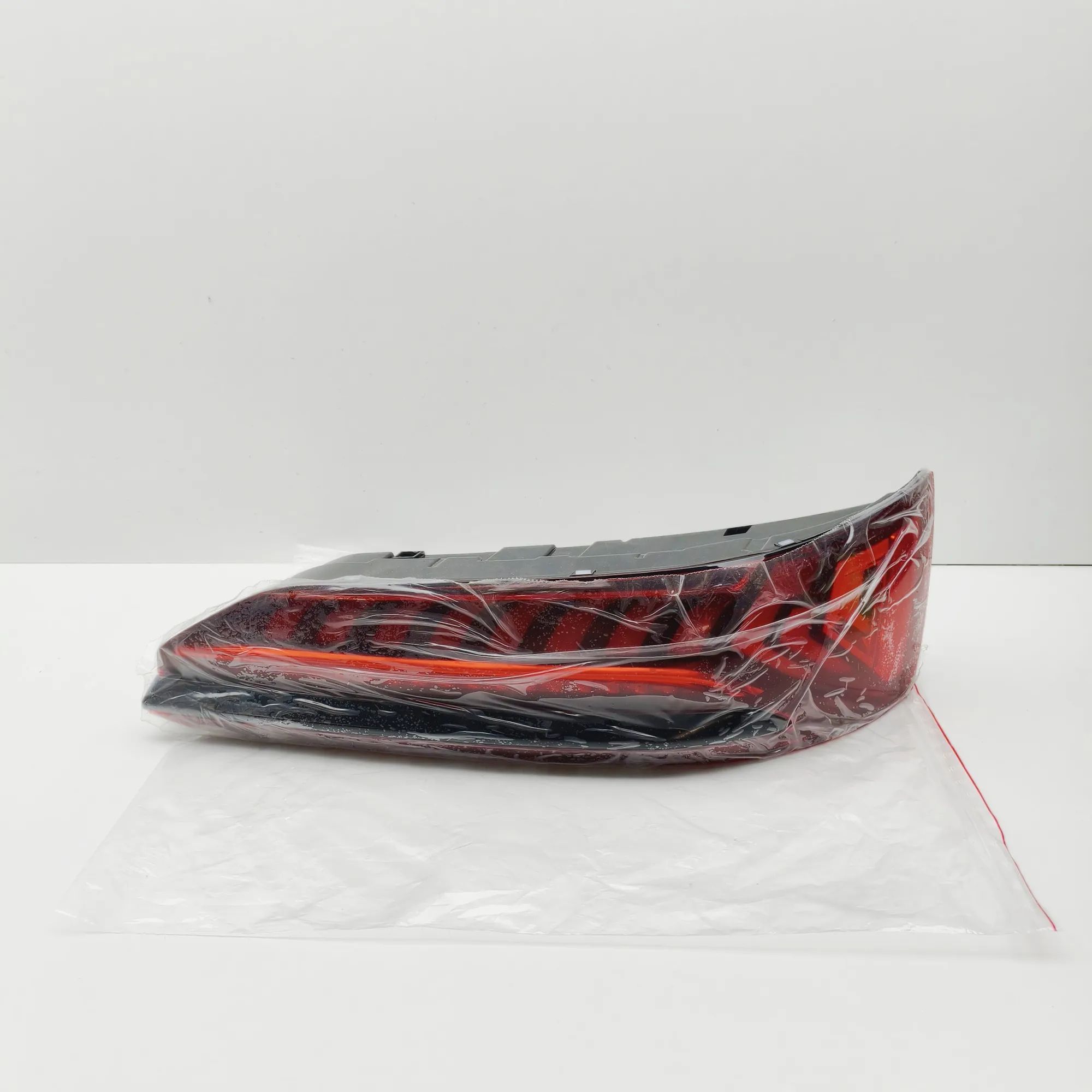 Audi Q7 (4M) Rear Right Tail Light 4M0945076, 4M0945076A Rear Right Tail Light AUD...