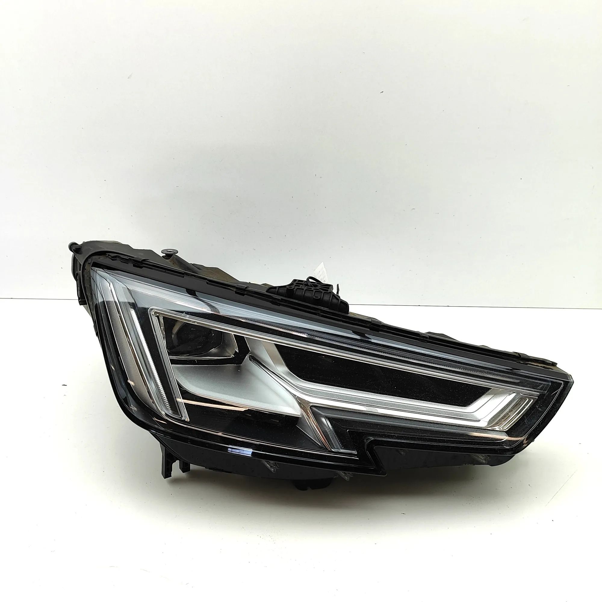Audi A4 (B8) Front Right Headlight 030129663200, 7PP941572AB, 4M0907397AC, 8W09410...